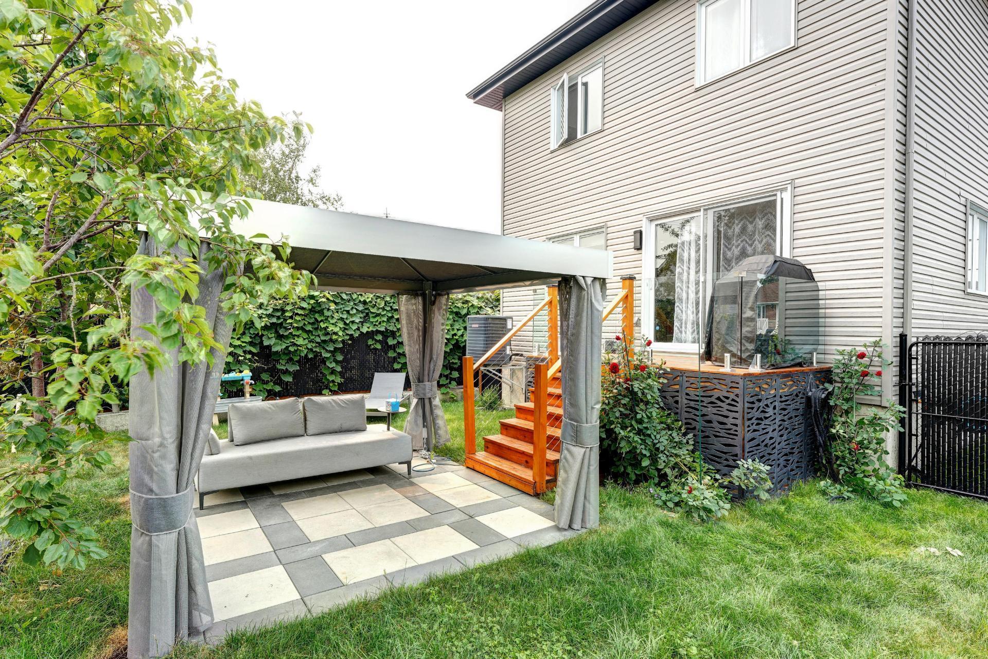 









615


4e Avenue

,
Laval (Fabreville),




QC
H7R4K2

