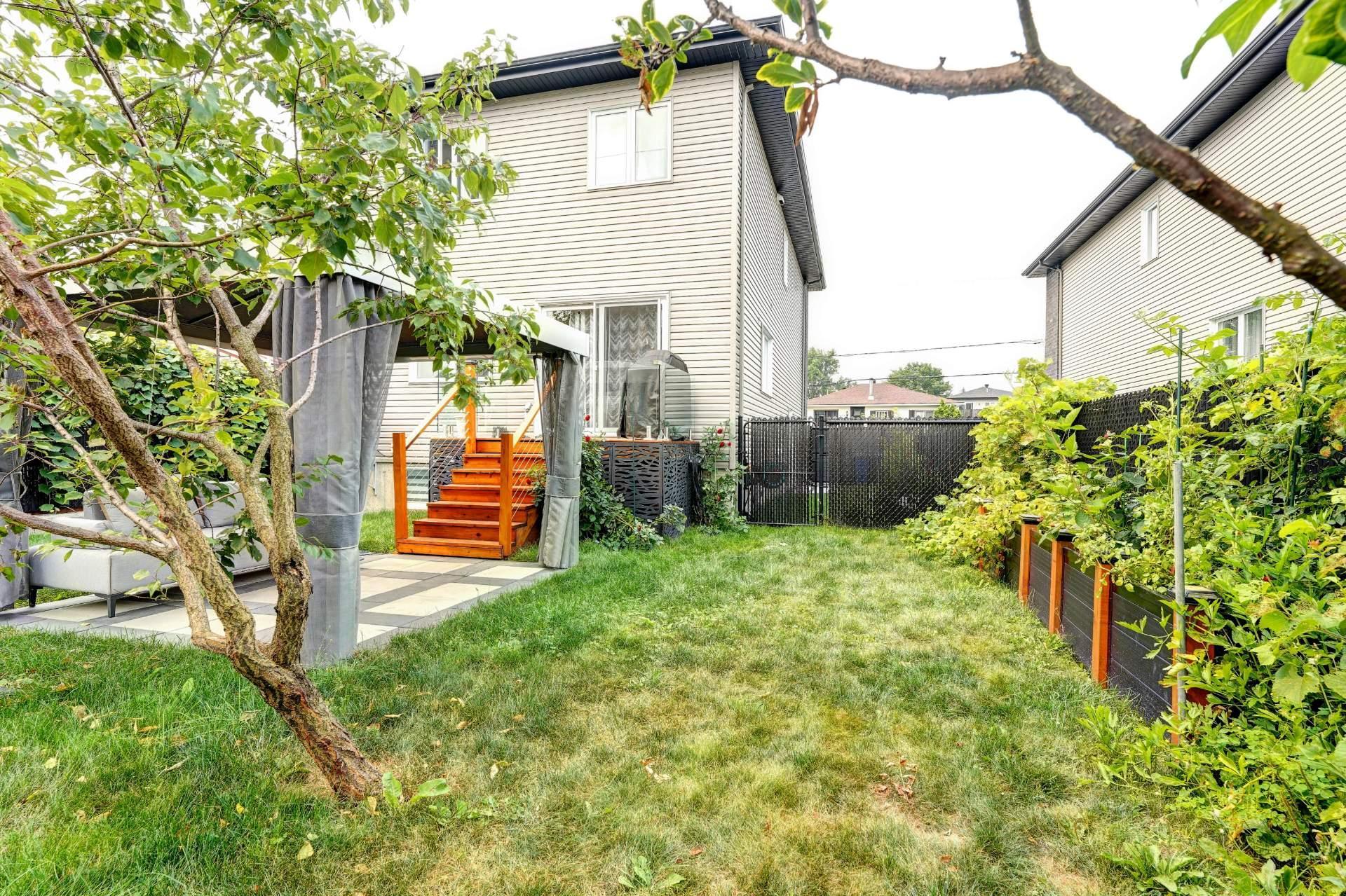 









615


4e Avenue

,
Laval (Fabreville),




QC
H7R4K2

