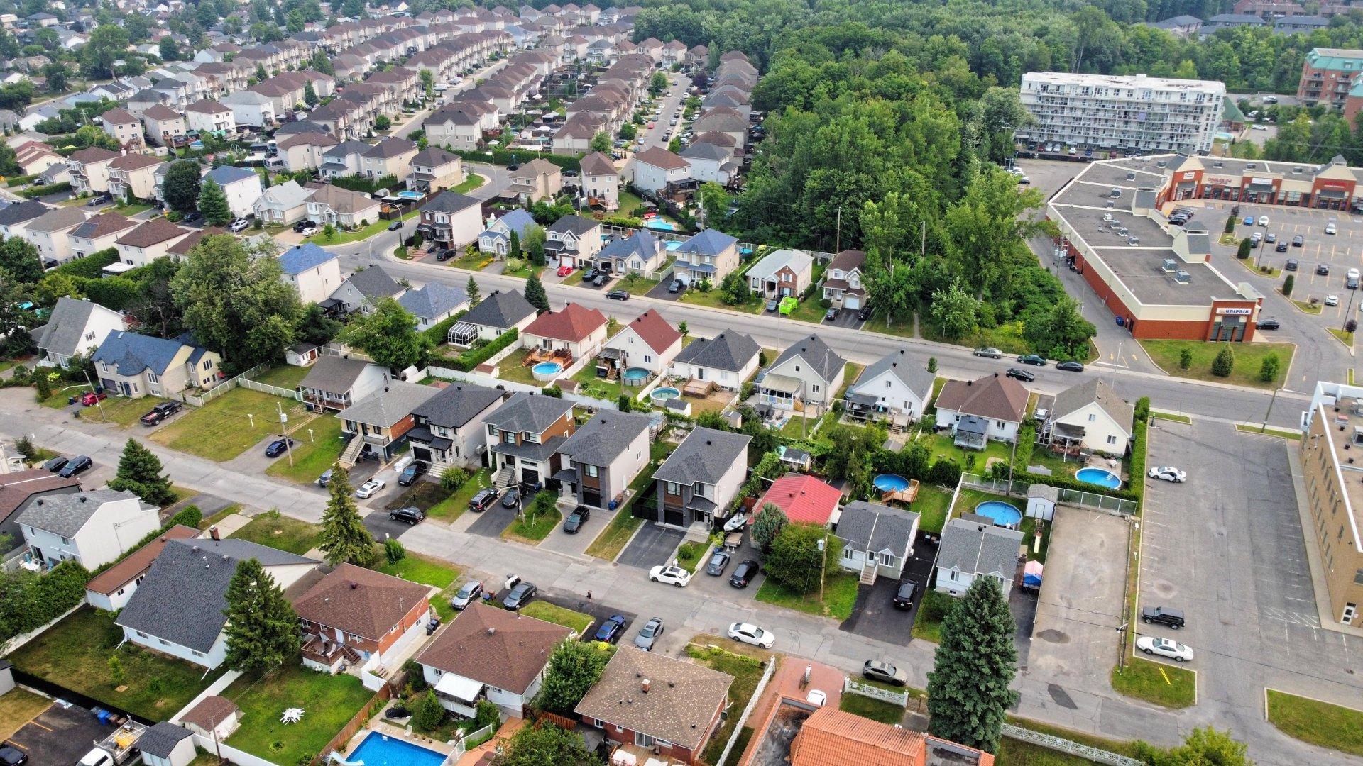 









615


4e Avenue

,
Laval (Fabreville),




QC
H7R4K2

