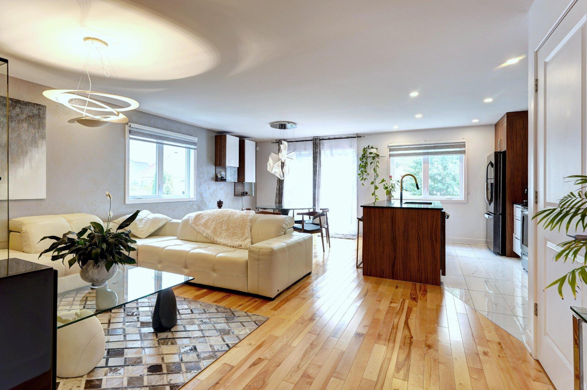 









615


4e Avenue

,
Laval (Fabreville),




QC
H7R4K2

