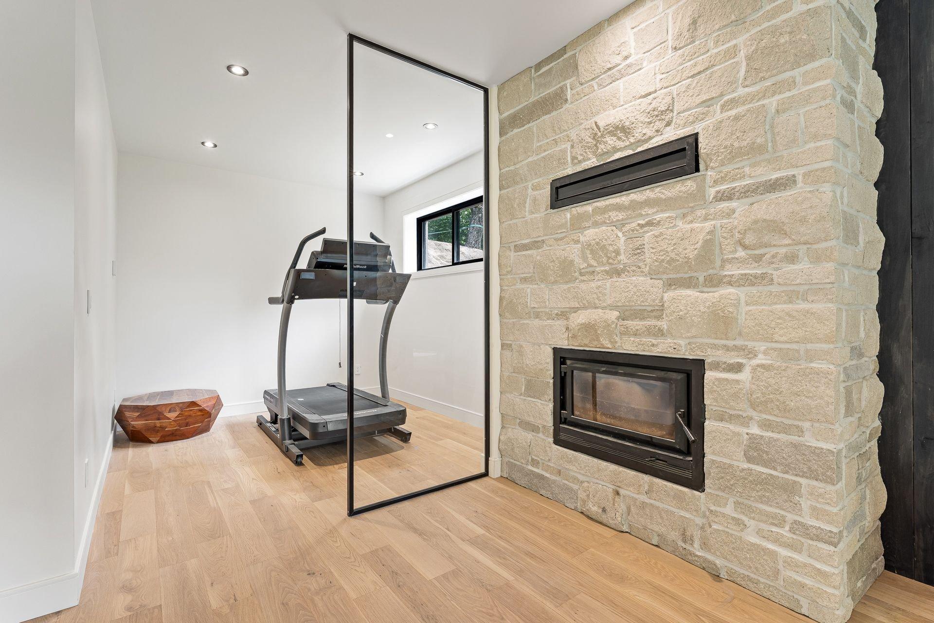 









246


Rue du Grand-Royal E.

,
Shefford,




QC
J2M1R5

