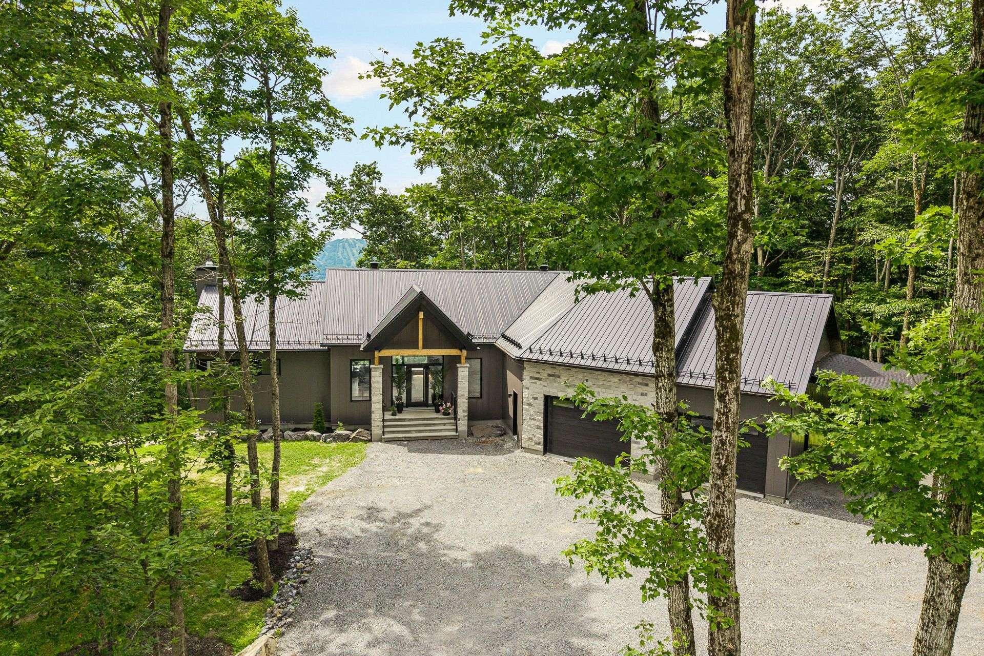 









246


Rue du Grand-Royal E.

,
Shefford,




QC
J2M1R5

