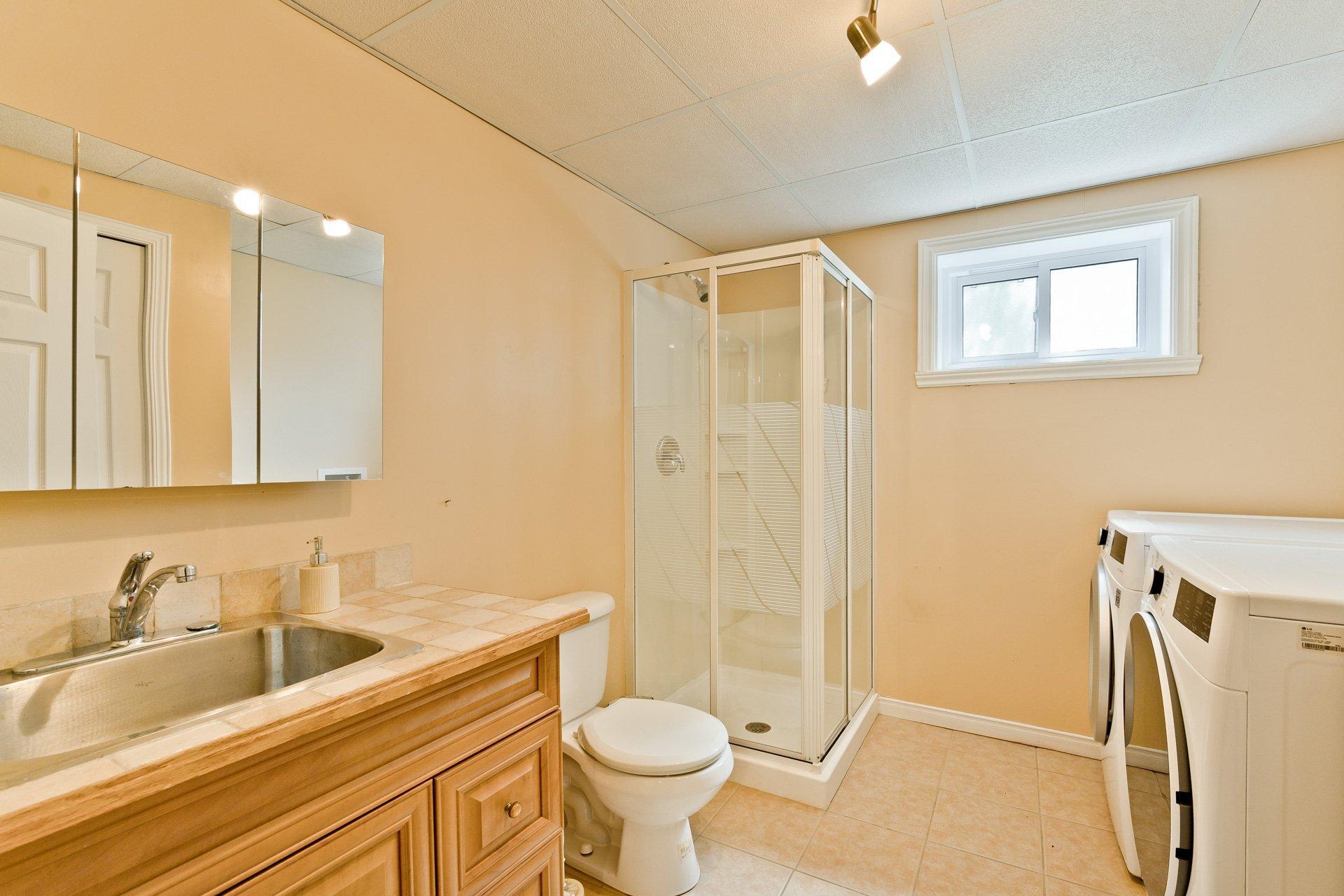 









1587


Rue Millet

,
Sherbrooke (Brompton/Rock Forest/Saint-Élie/Deauville),




QC
J1N4J5

