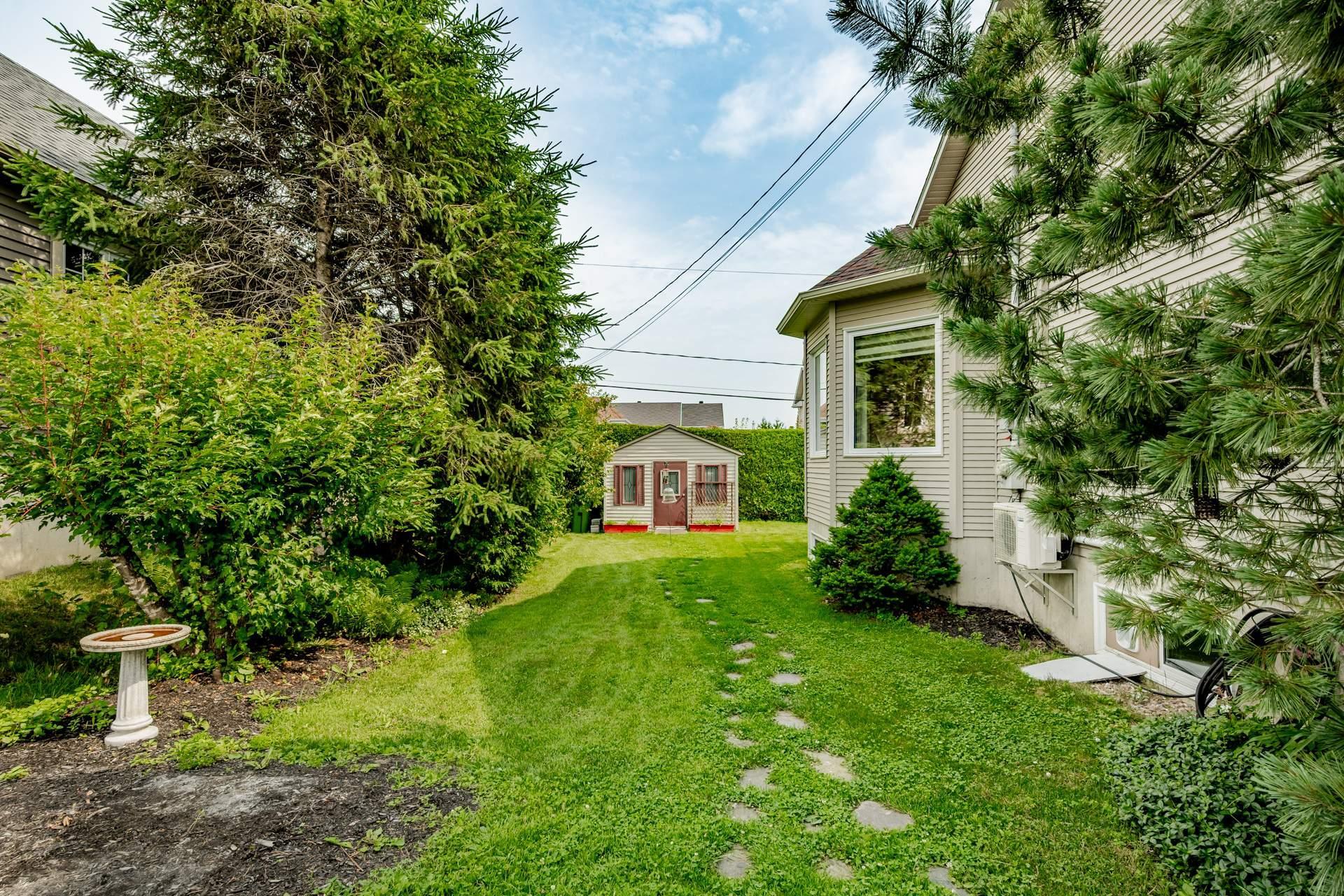 









1587


Rue Millet

,
Sherbrooke (Brompton/Rock Forest/Saint-Élie/Deauville),




QC
J1N4J5

