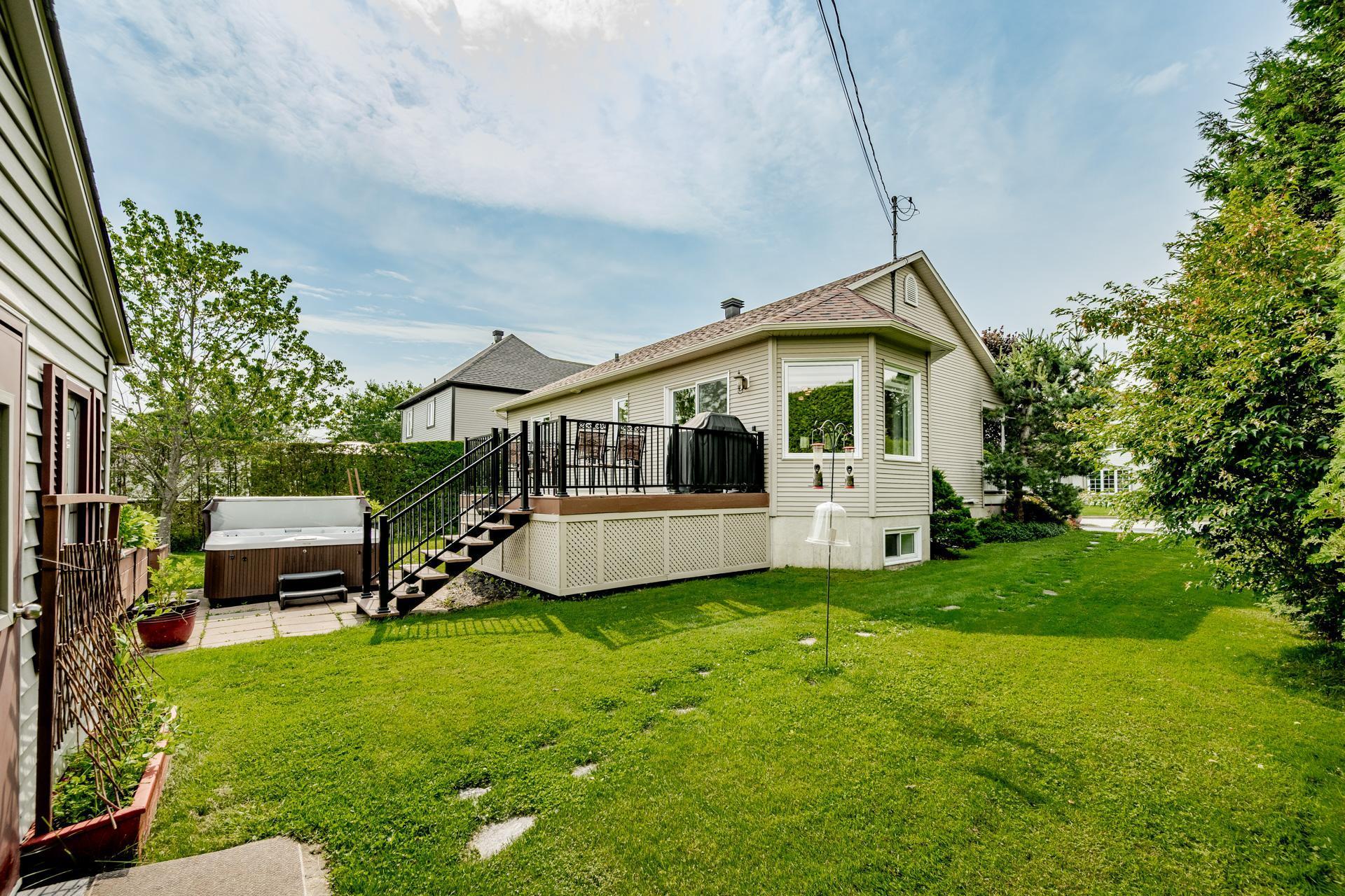 









1587


Rue Millet

,
Sherbrooke (Brompton/Rock Forest/Saint-Élie/Deauville),




QC
J1N4J5

