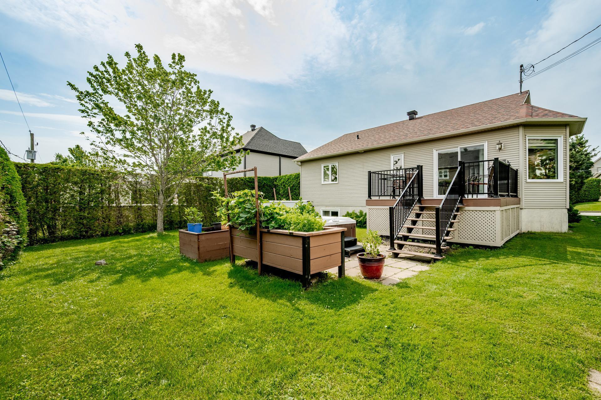 









1587


Rue Millet

,
Sherbrooke (Brompton/Rock Forest/Saint-Élie/Deauville),




QC
J1N4J5

