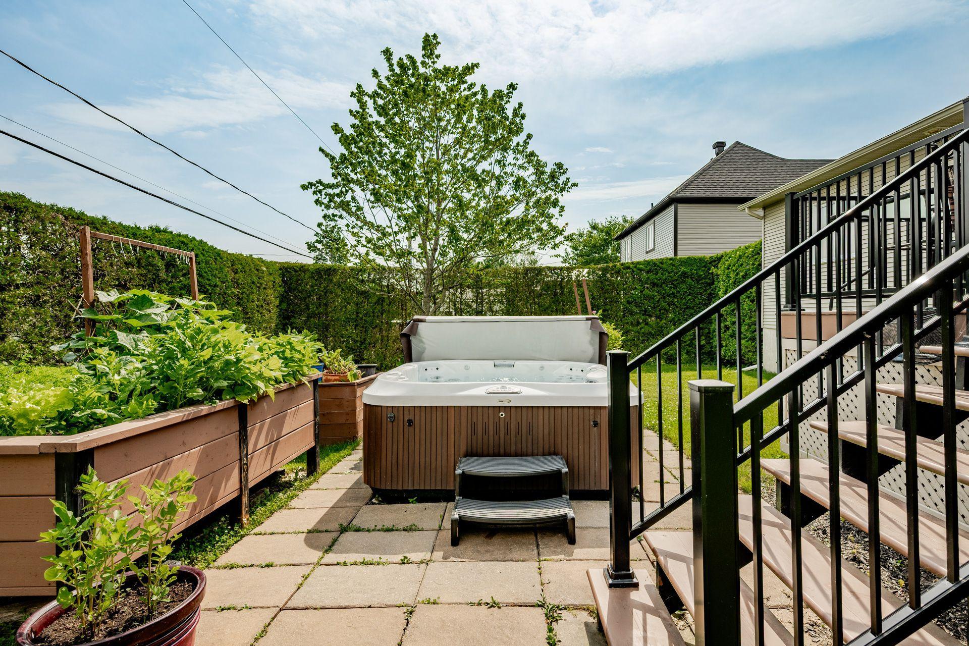 









1587


Rue Millet

,
Sherbrooke (Brompton/Rock Forest/Saint-Élie/Deauville),




QC
J1N4J5

