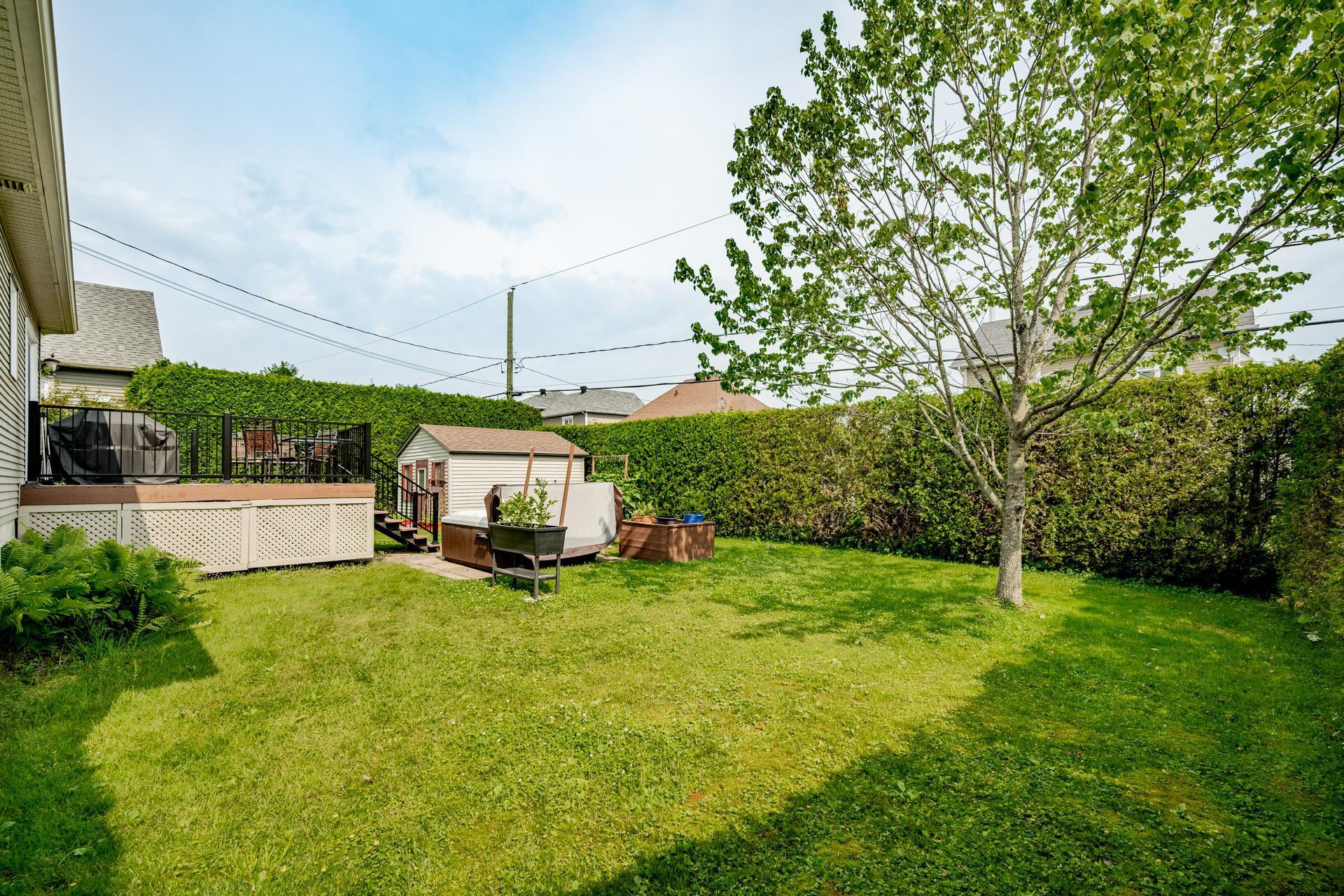 









1587


Rue Millet

,
Sherbrooke (Brompton/Rock Forest/Saint-Élie/Deauville),




QC
J1N4J5

