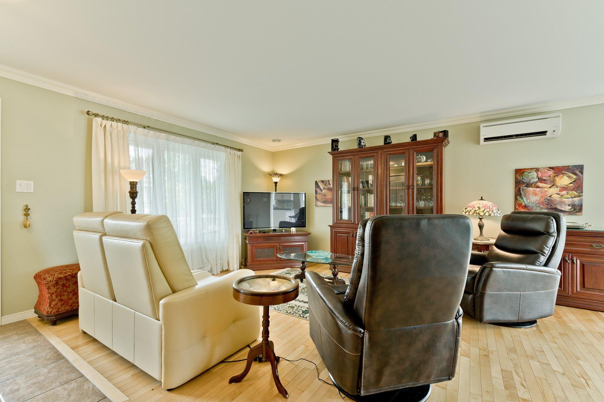 









1587


Rue Millet

,
Sherbrooke (Brompton/Rock Forest/Saint-Élie/Deauville),




QC
J1N4J5

