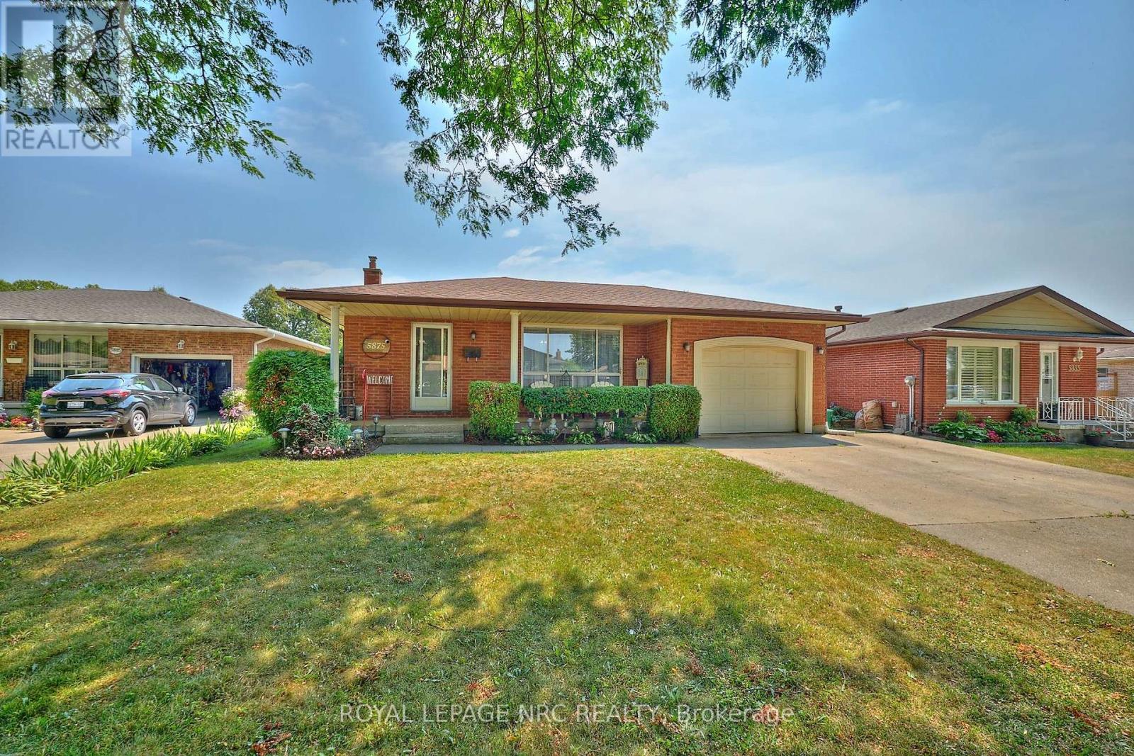 












5875 ST. ANTHONY CRESCENT

,
Niagara Falls (Church's Lane),




Ontario
L2J3X5

