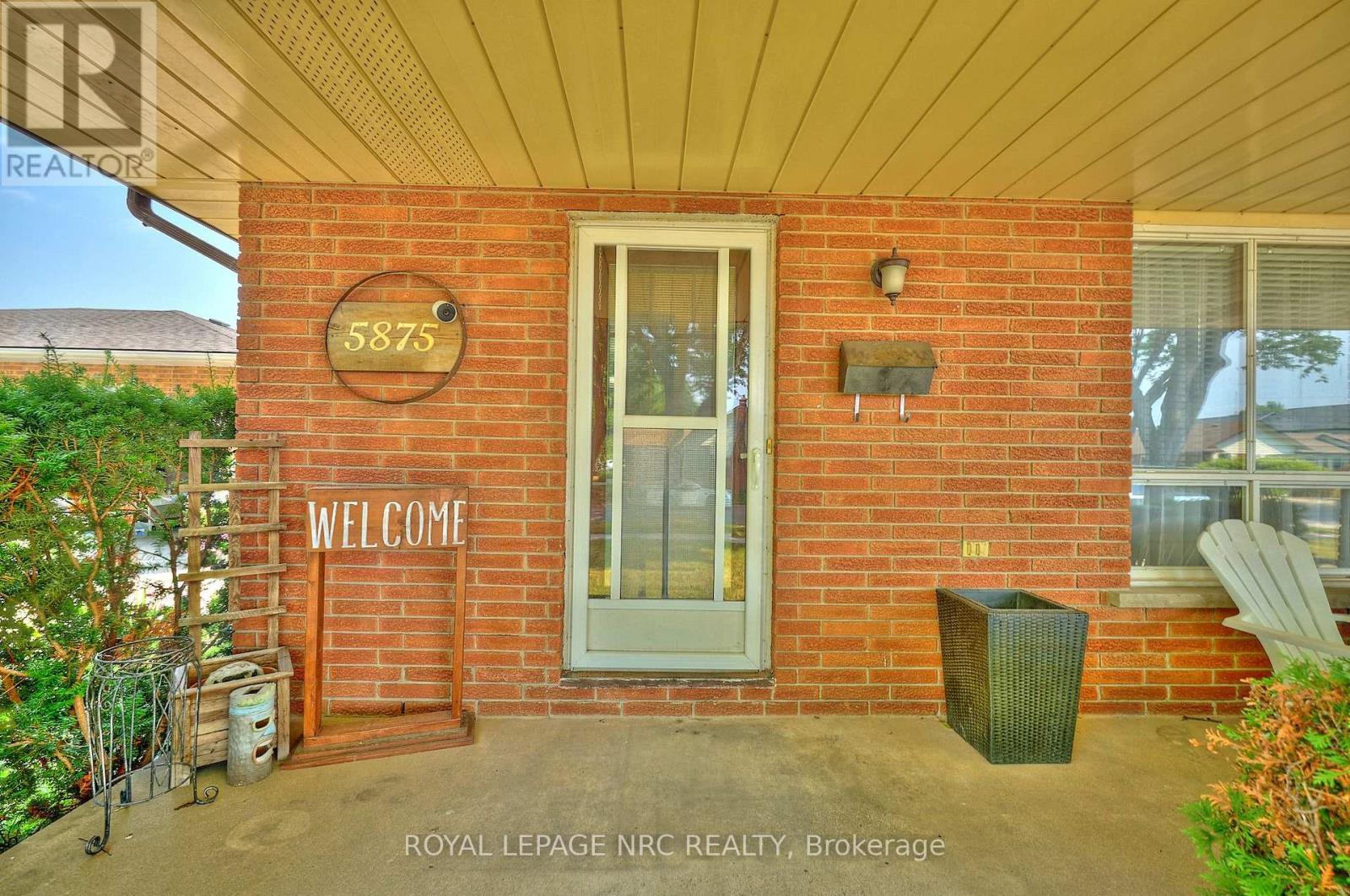 












5875 ST. ANTHONY CRESCENT

,
Niagara Falls (Church's Lane),




Ontario
L2J3X5

