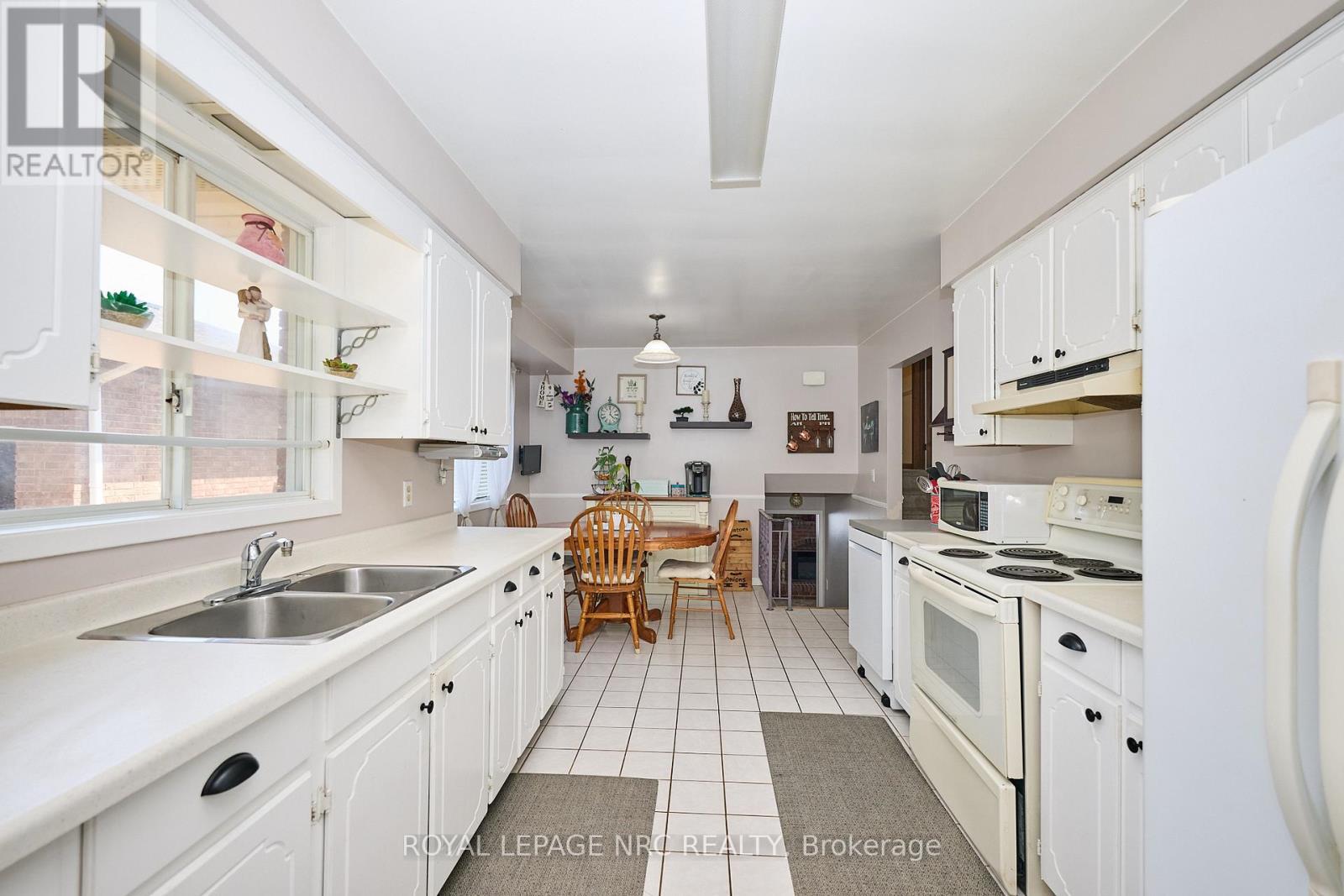 












5875 ST. ANTHONY CRESCENT

,
Niagara Falls (Church's Lane),




Ontario
L2J3X5


