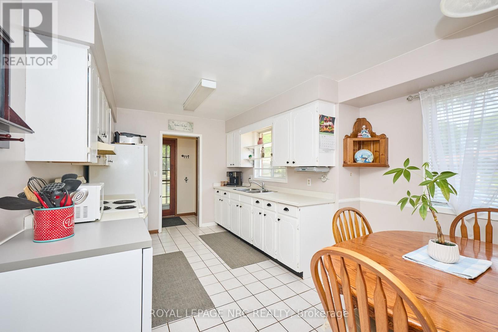 












5875 ST. ANTHONY CRESCENT

,
Niagara Falls (Church's Lane),




Ontario
L2J3X5

