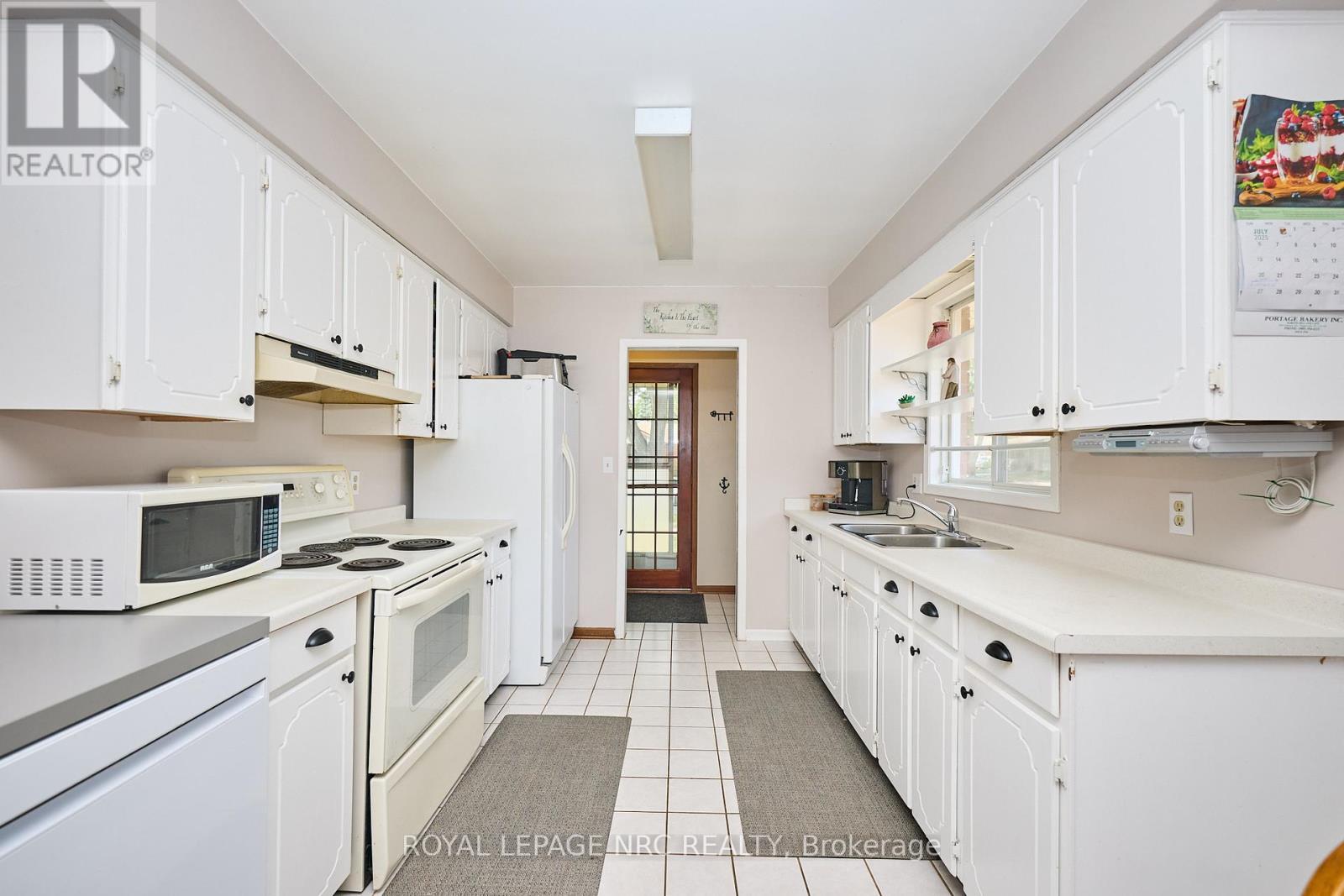 












5875 ST. ANTHONY CRESCENT

,
Niagara Falls (Church's Lane),




Ontario
L2J3X5

