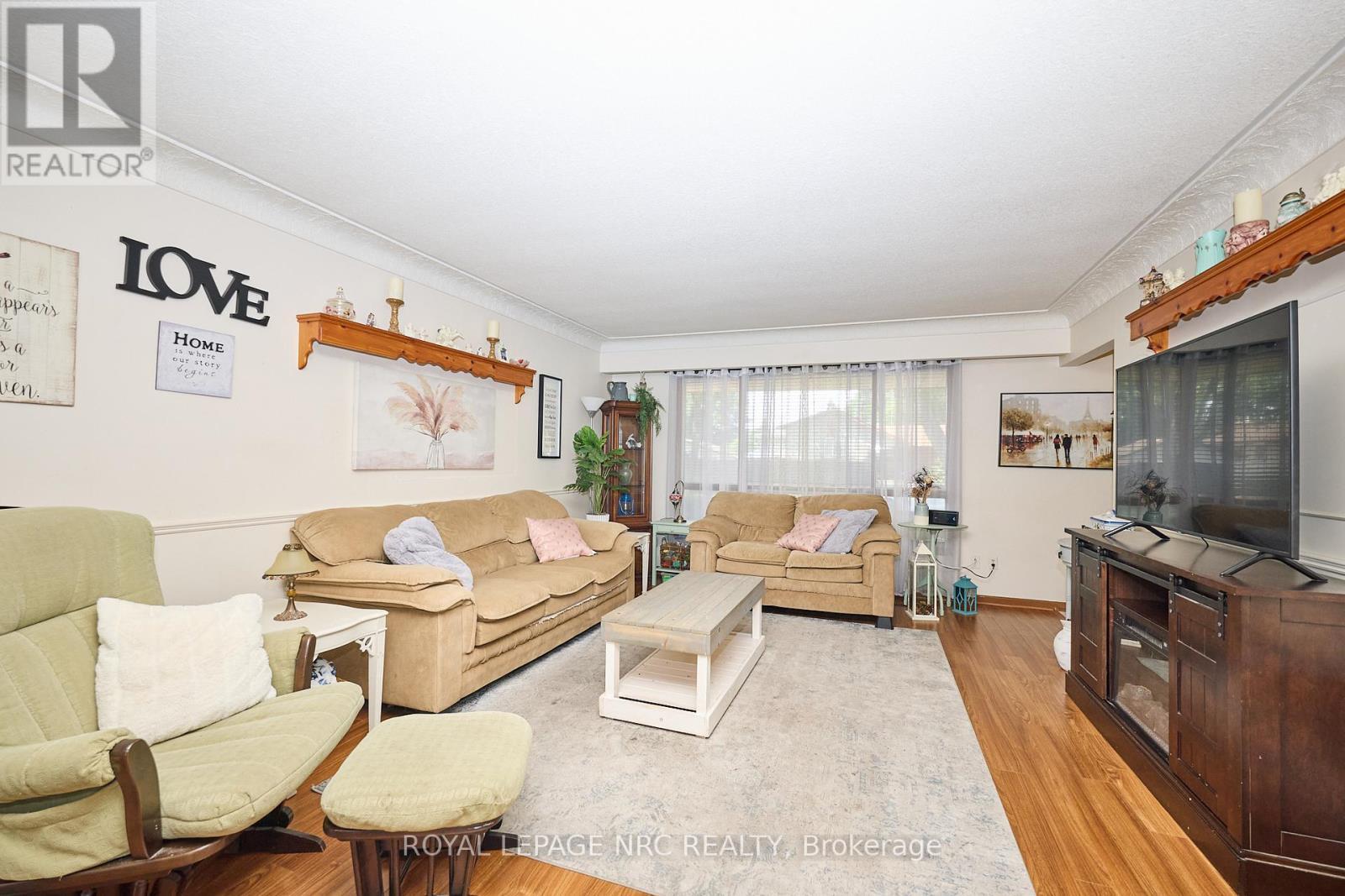 












5875 ST. ANTHONY CRESCENT

,
Niagara Falls (Church's Lane),




Ontario
L2J3X5

