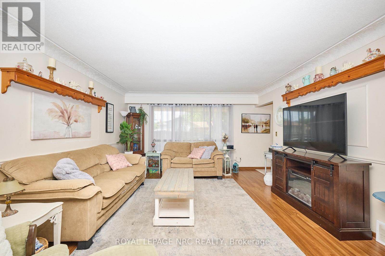 












5875 ST. ANTHONY CRESCENT

,
Niagara Falls (Church's Lane),




Ontario
L2J3X5

