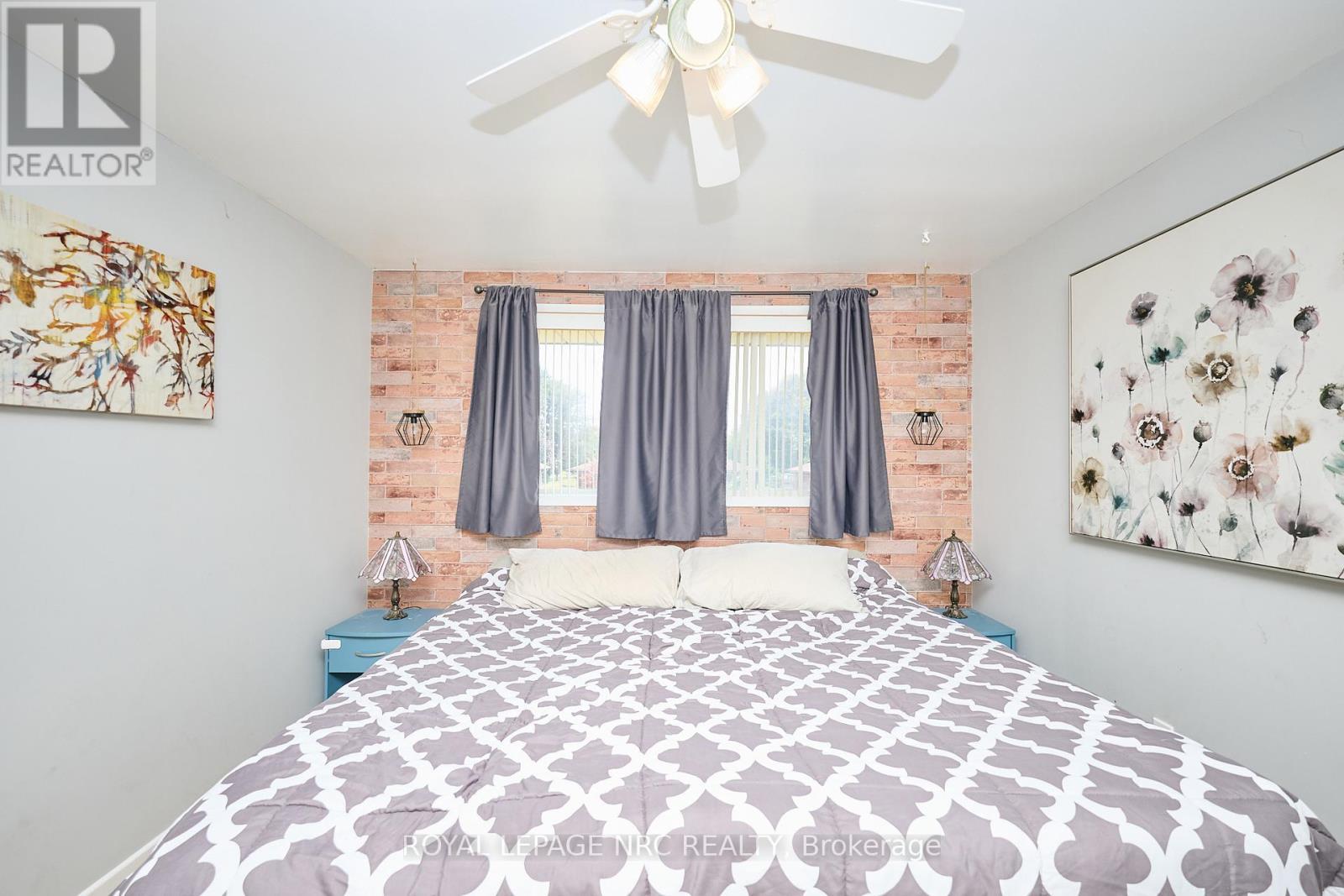 












5875 ST. ANTHONY CRESCENT

,
Niagara Falls (Church's Lane),




Ontario
L2J3X5

