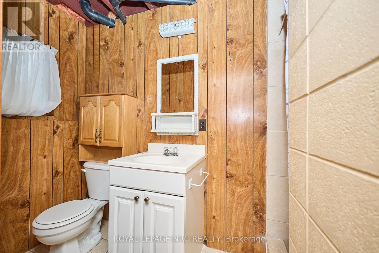 












5875 ST. ANTHONY CRESCENT

,
Niagara Falls (Church's Lane),




Ontario
L2J3X5

