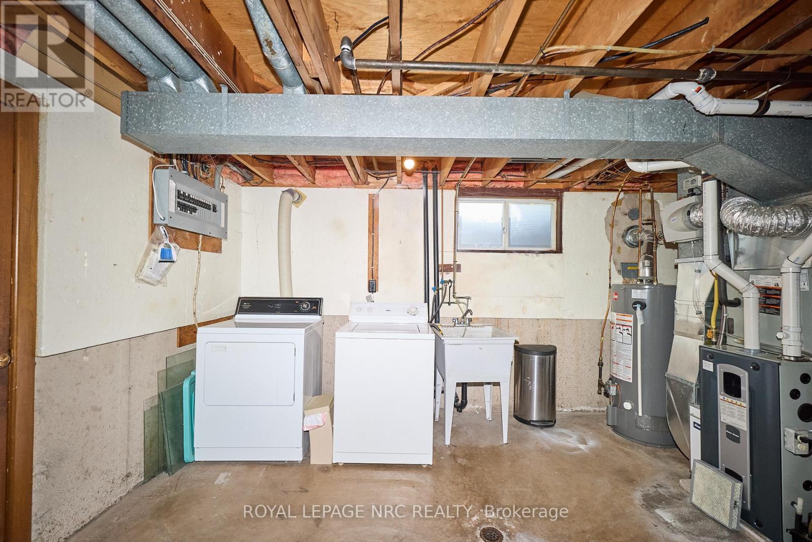 












5875 ST. ANTHONY CRESCENT

,
Niagara Falls (Church's Lane),




Ontario
L2J3X5

