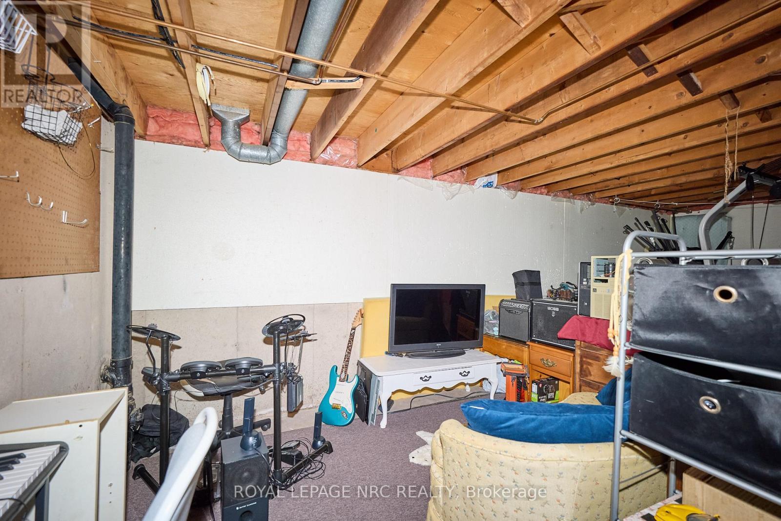 












5875 ST. ANTHONY CRESCENT

,
Niagara Falls (Church's Lane),




Ontario
L2J3X5

