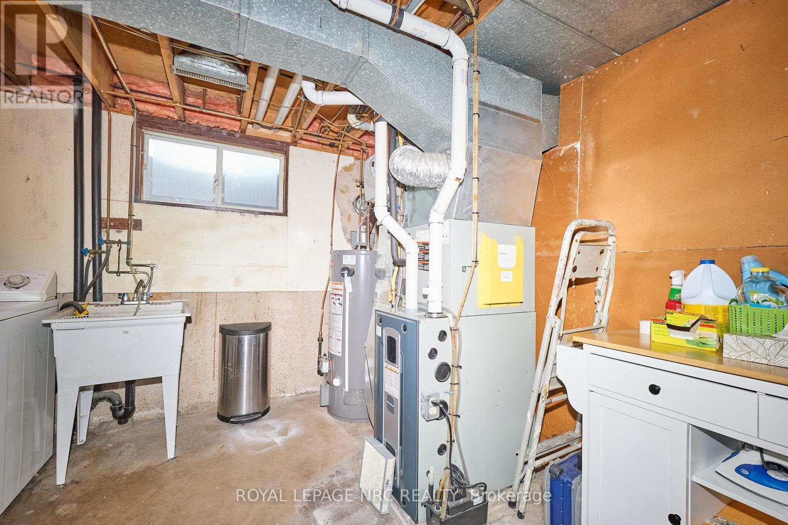 












5875 ST. ANTHONY CRESCENT

,
Niagara Falls (Church's Lane),




Ontario
L2J3X5

