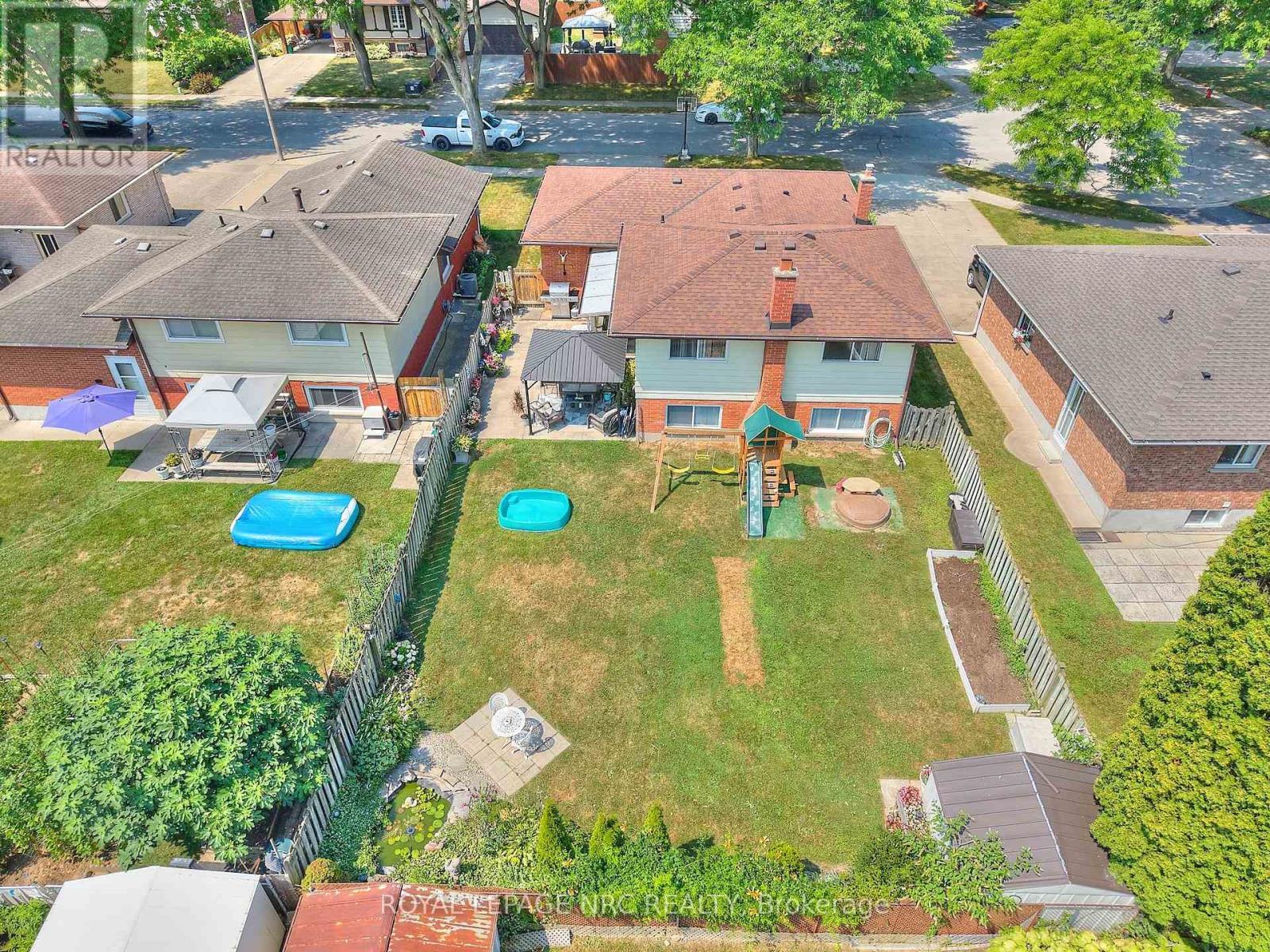 












5875 ST. ANTHONY CRESCENT

,
Niagara Falls (Church's Lane),




Ontario
L2J3X5

