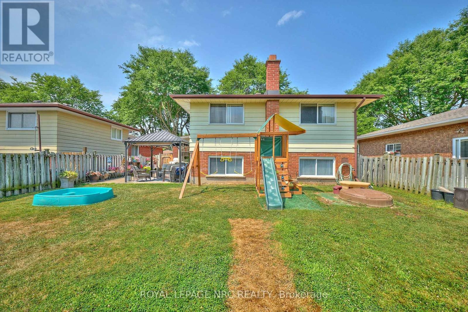 












5875 ST. ANTHONY CRESCENT

,
Niagara Falls (Church's Lane),




Ontario
L2J3X5

