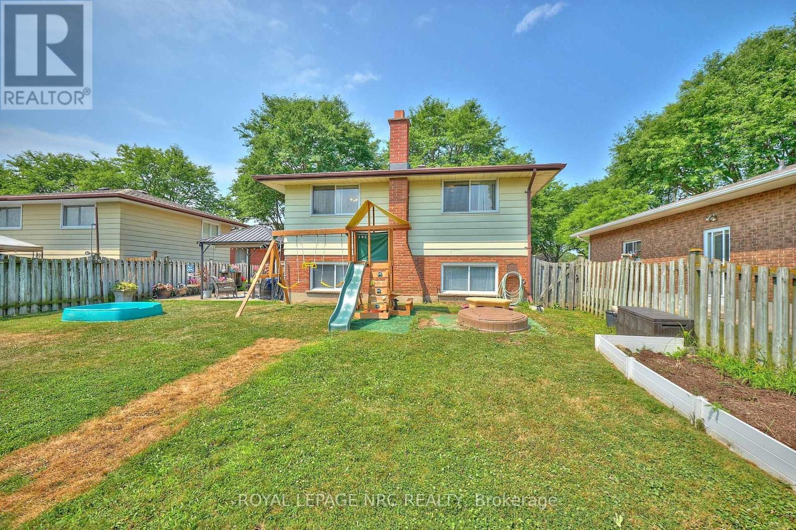 












5875 ST. ANTHONY CRESCENT

,
Niagara Falls (Church's Lane),




Ontario
L2J3X5

