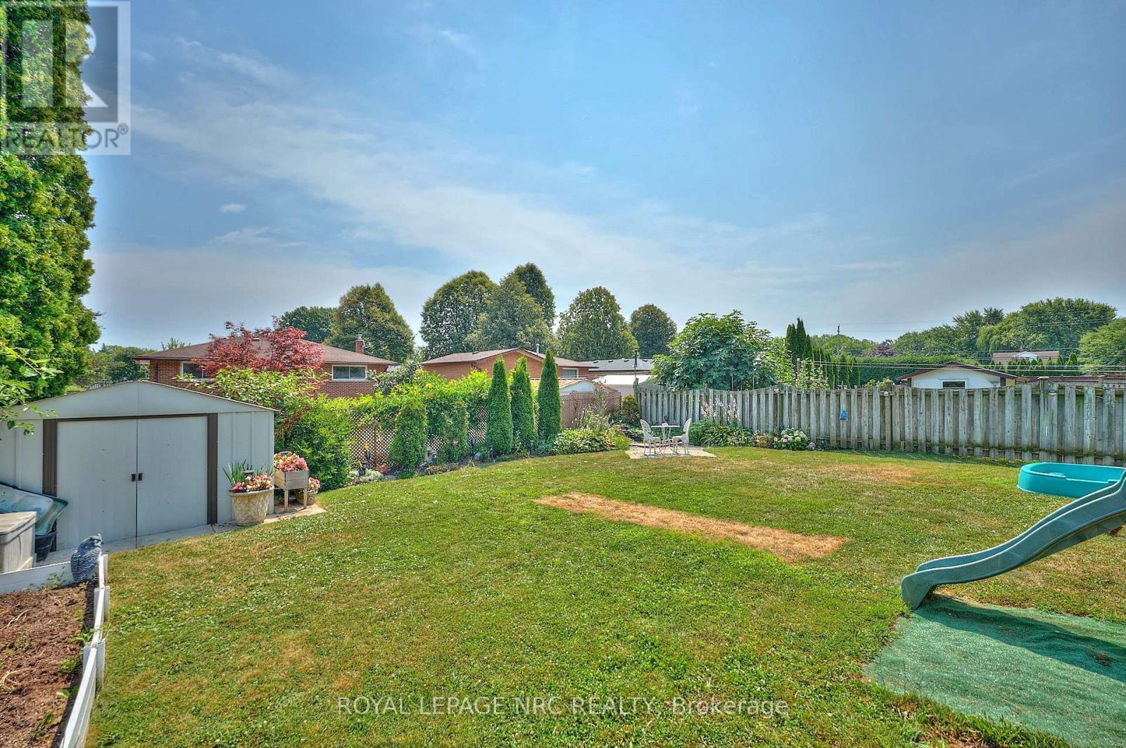 












5875 ST. ANTHONY CRESCENT

,
Niagara Falls (Church's Lane),




Ontario
L2J3X5

