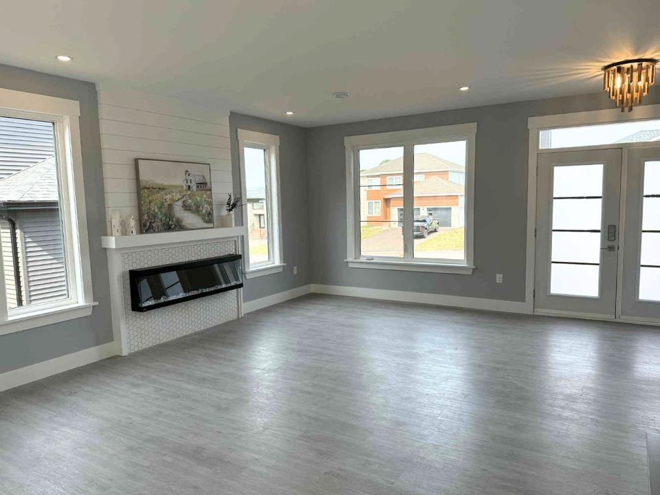 












7 Maple Leaf Row

,
Stratford,




PE
C1B 4C9

