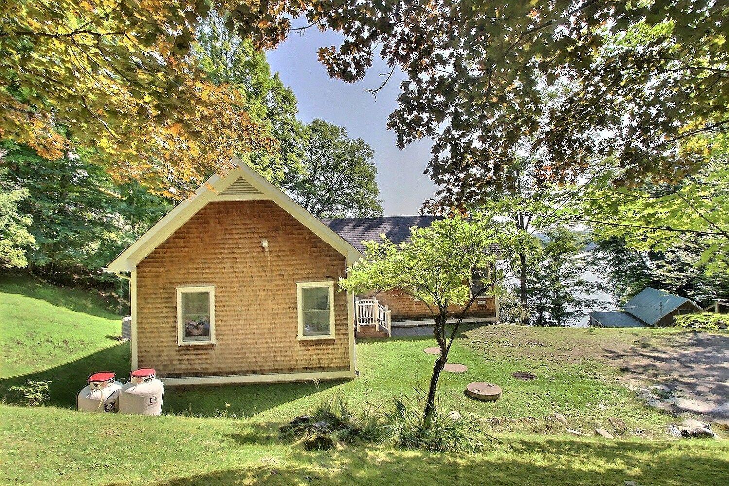 









323


Rue Simon

,
Ayer's Cliff,




QC
J0B1C0

