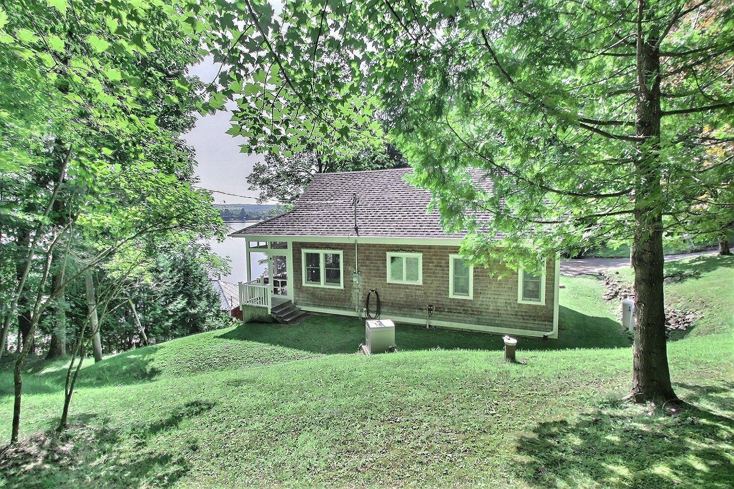 









323


Rue Simon

,
Ayer's Cliff,




QC
J0B1C0


