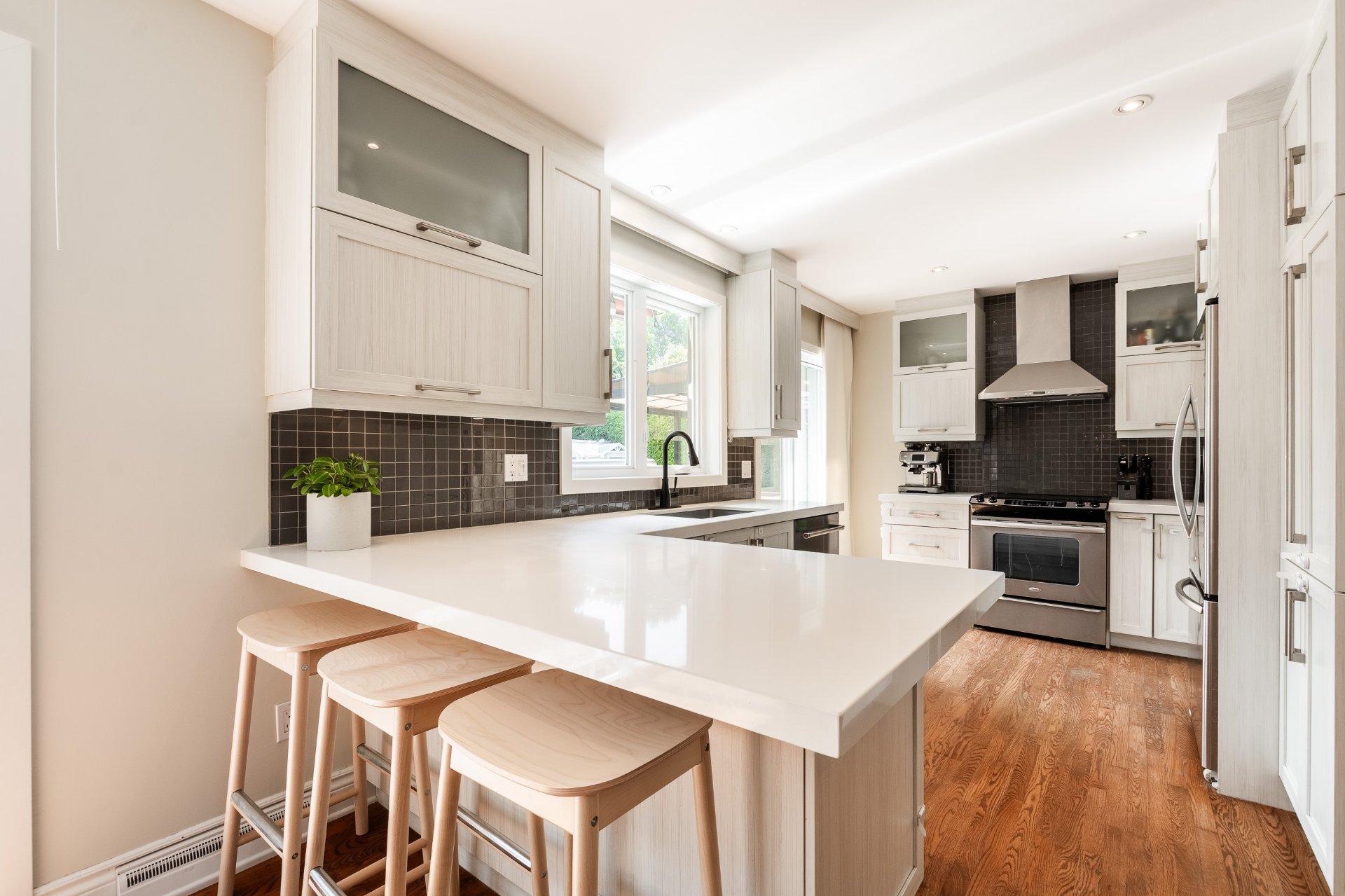









2125


Rue de la Régence

,
Saint-Bruno-de-Montarville,




QC
J3V4B9

