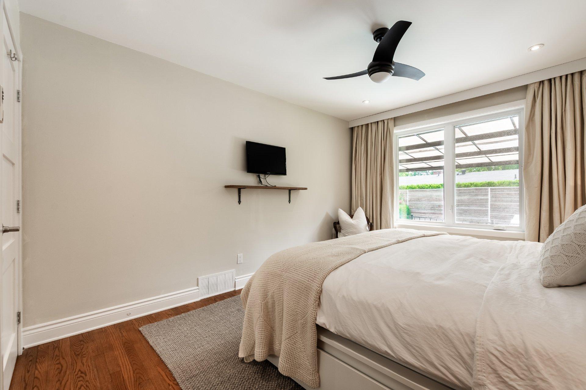 









2125


Rue de la Régence

,
Saint-Bruno-de-Montarville,




QC
J3V4B9

