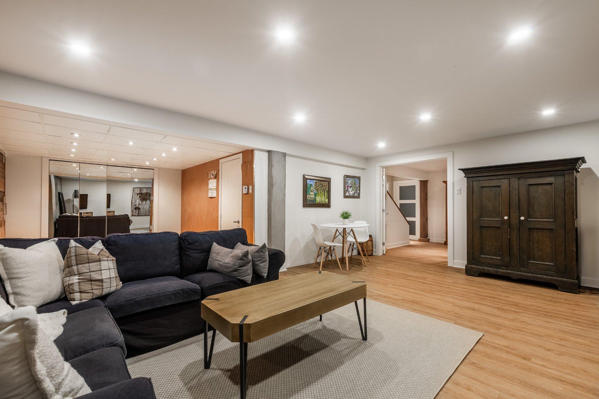 









2125


Rue de la Régence

,
Saint-Bruno-de-Montarville,




QC
J3V4B9

