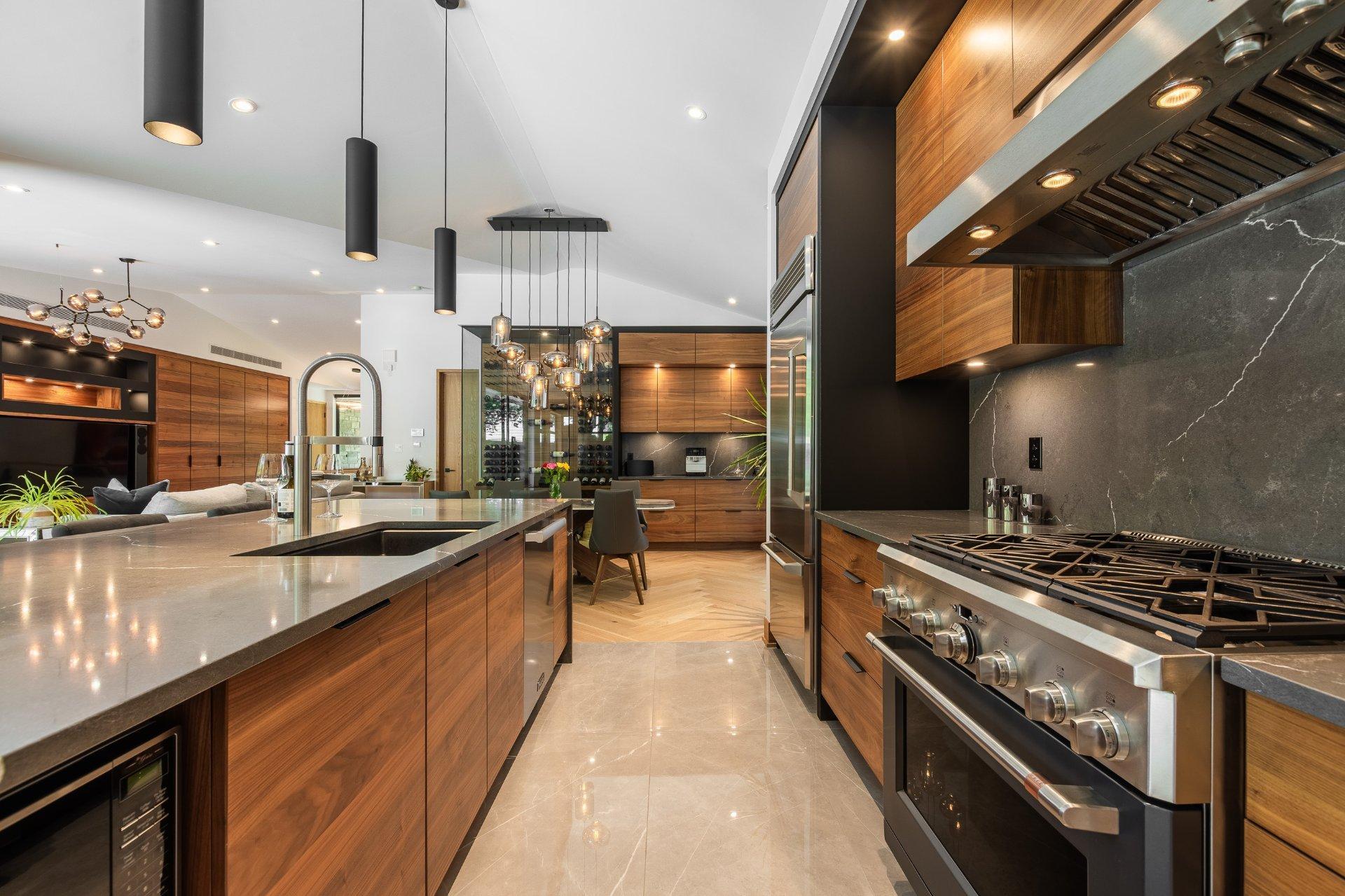 









2054


Rue des Cèdres

,
Saint-Bruno-de-Montarville,




QC
J3V3M3

