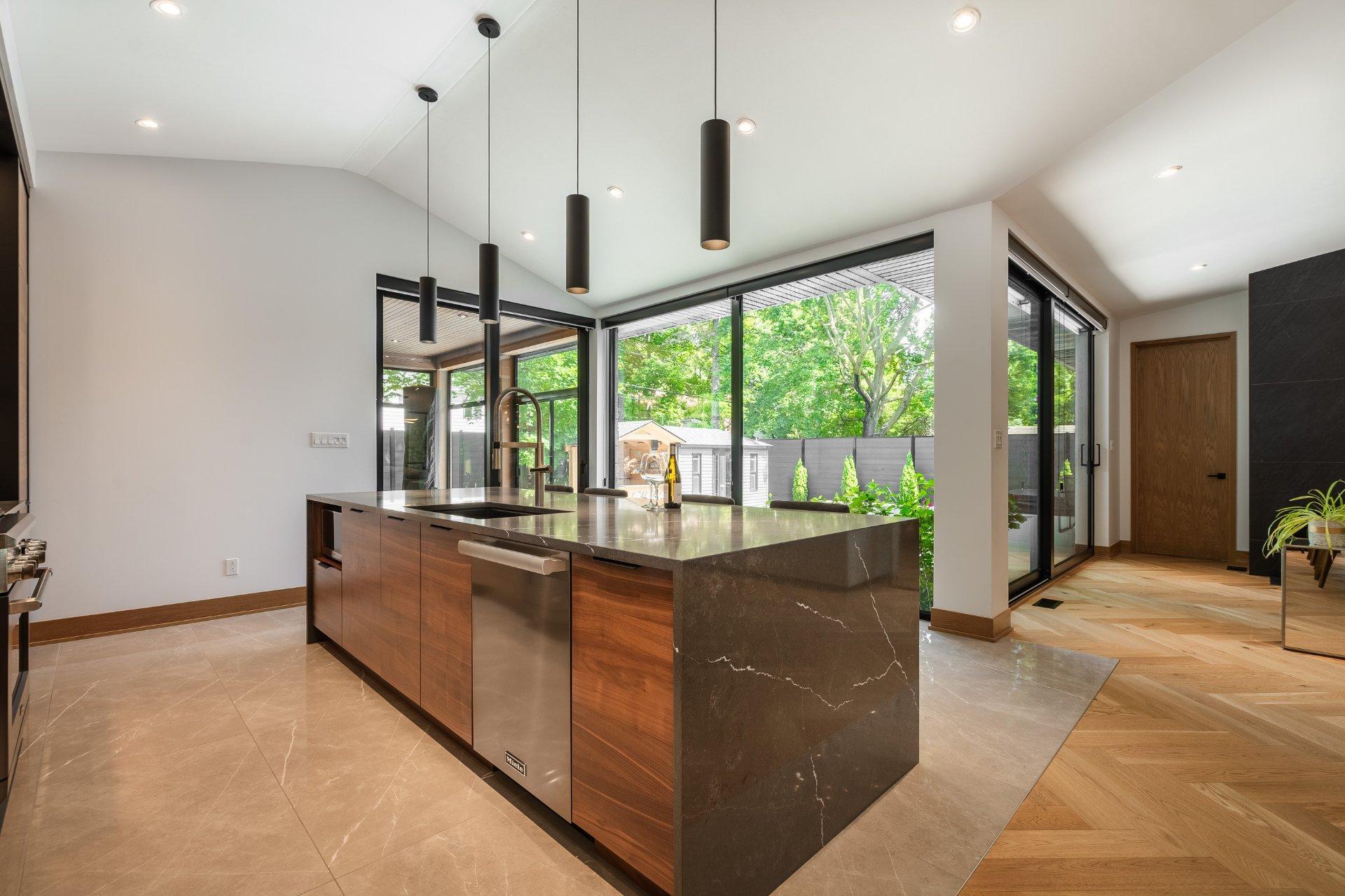 









2054


Rue des Cèdres

,
Saint-Bruno-de-Montarville,




QC
J3V3M3

