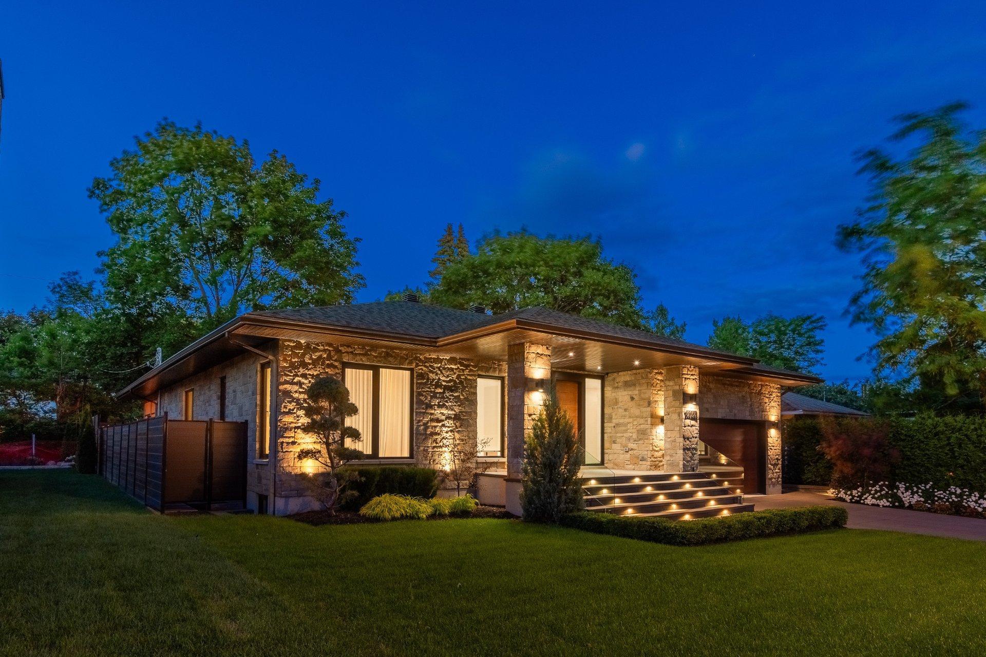 









2054


Rue des Cèdres

,
Saint-Bruno-de-Montarville,




QC
J3V3M3

