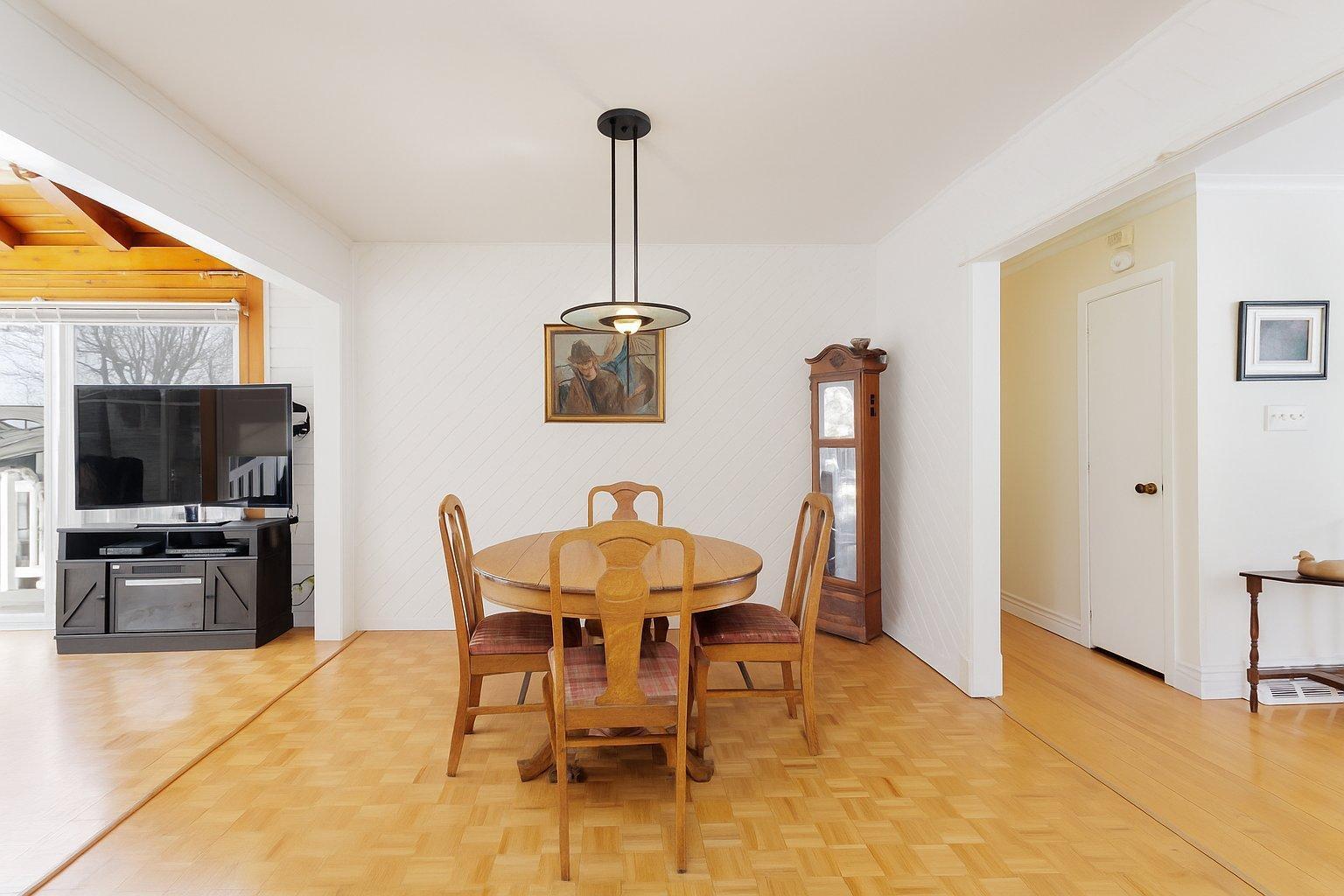 









4584


Rue Hilltop

,
Montréal (Pierrefonds-Roxboro),




QC
H9J1Y5

