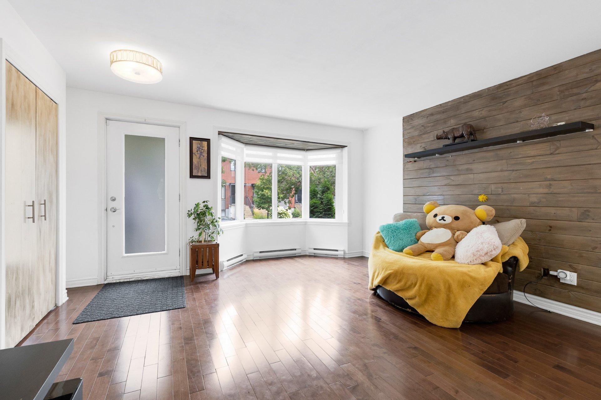









1025Z


Rue Gameroff

,
Montréal (Lachine),




QC
H8T3R5

