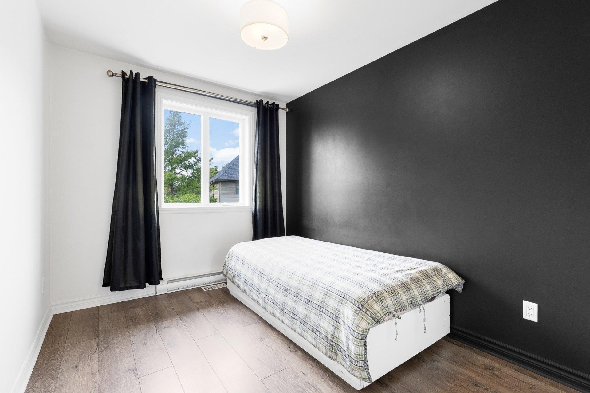 









1025Z


Rue Gameroff

,
Montréal (Lachine),




QC
H8T3R5


