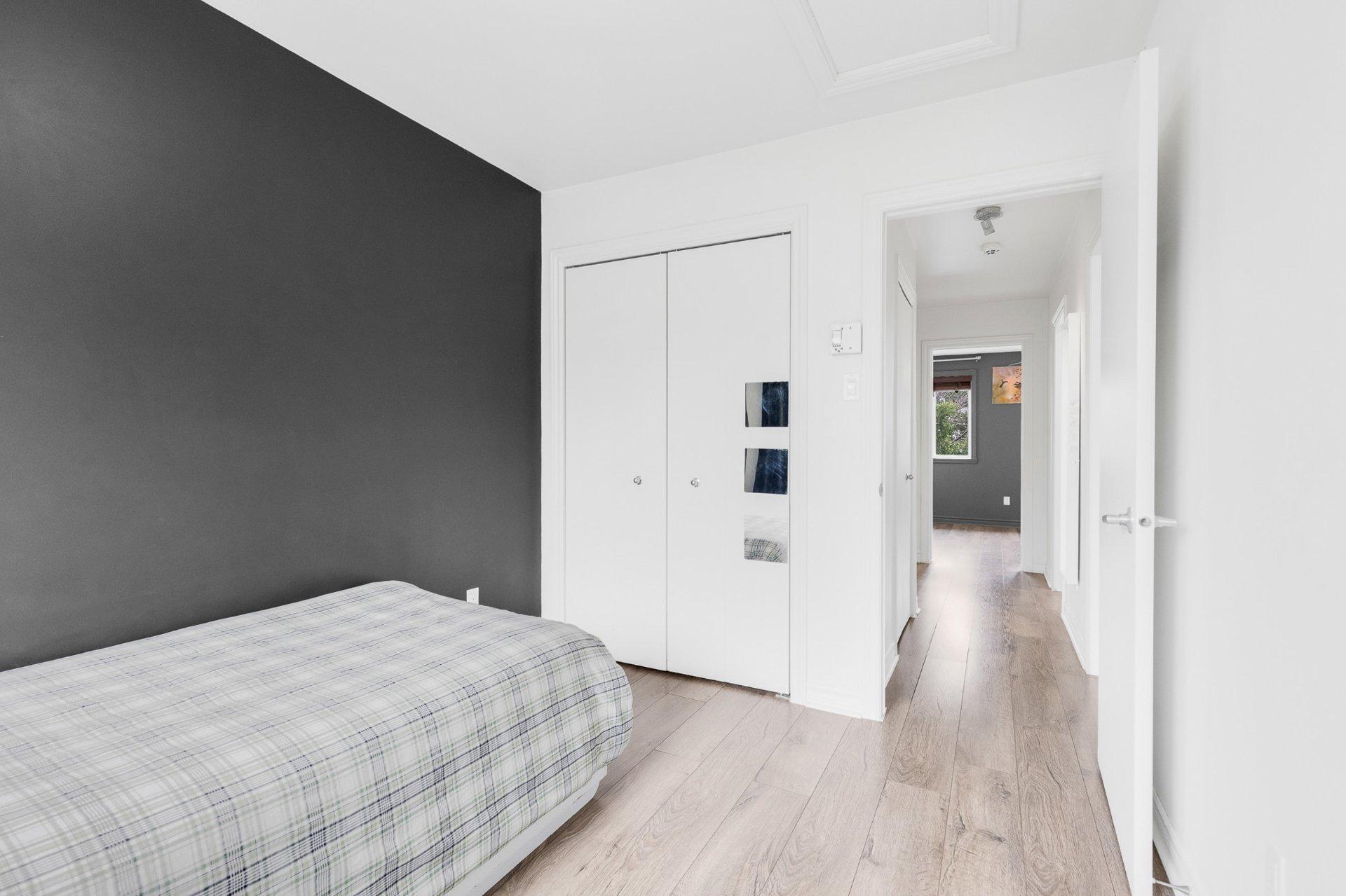









1025Z


Rue Gameroff

,
Montréal (Lachine),




QC
H8T3R5

