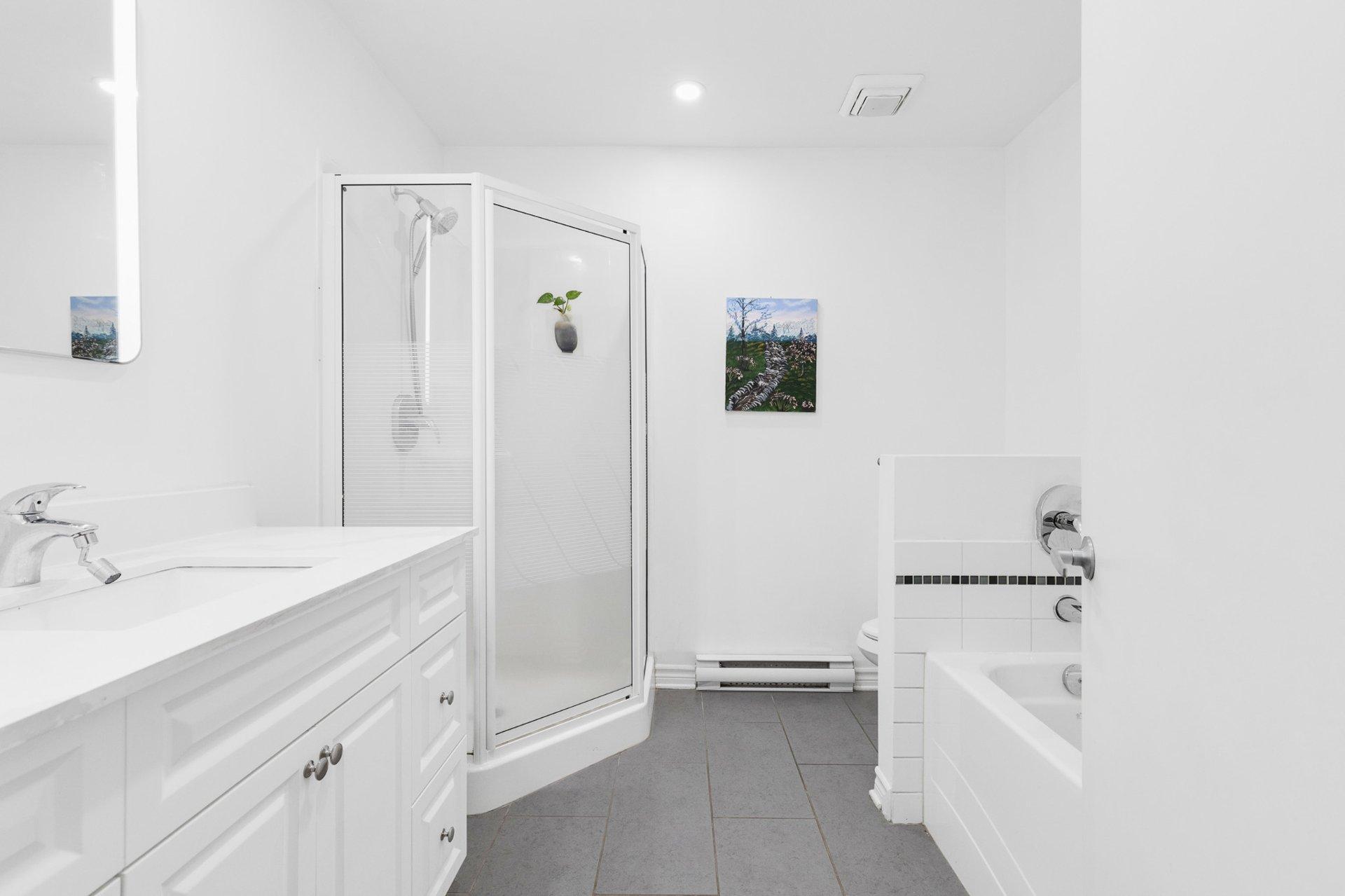 









1025Z


Rue Gameroff

,
Montréal (Lachine),




QC
H8T3R5

