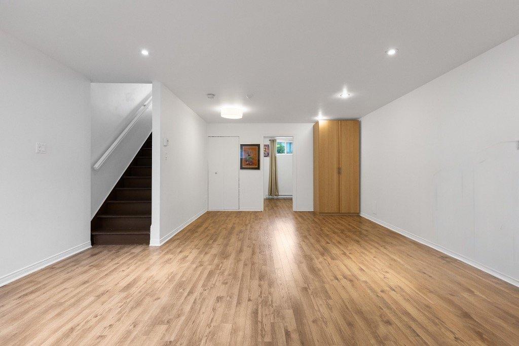









1025Z


Rue Gameroff

,
Montréal (Lachine),




QC
H8T3R5

