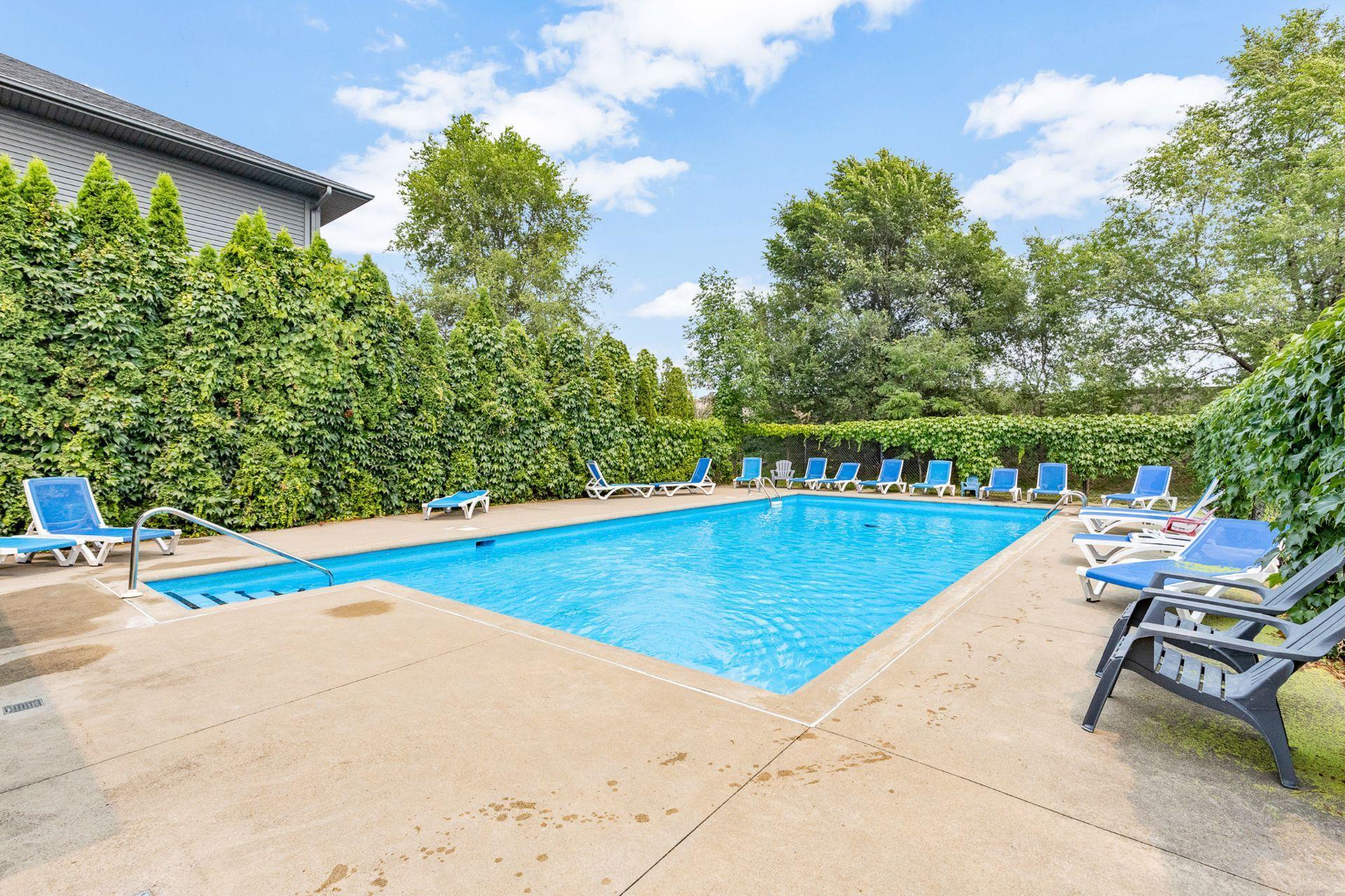 









1025Z


Rue Gameroff

,
Montréal (Lachine),




QC
H8T3R5

