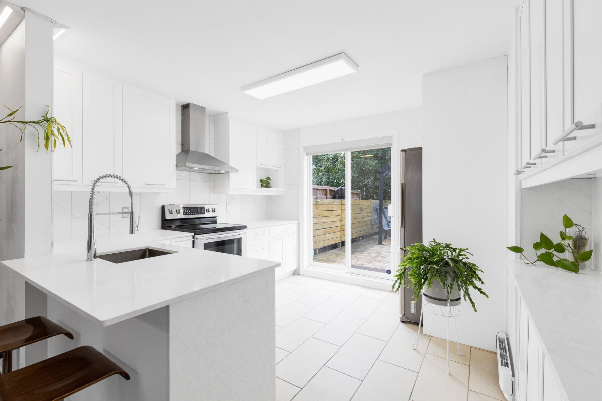 









1025Z


Rue Gameroff

,
Montréal (Lachine),




QC
H8T3R5

