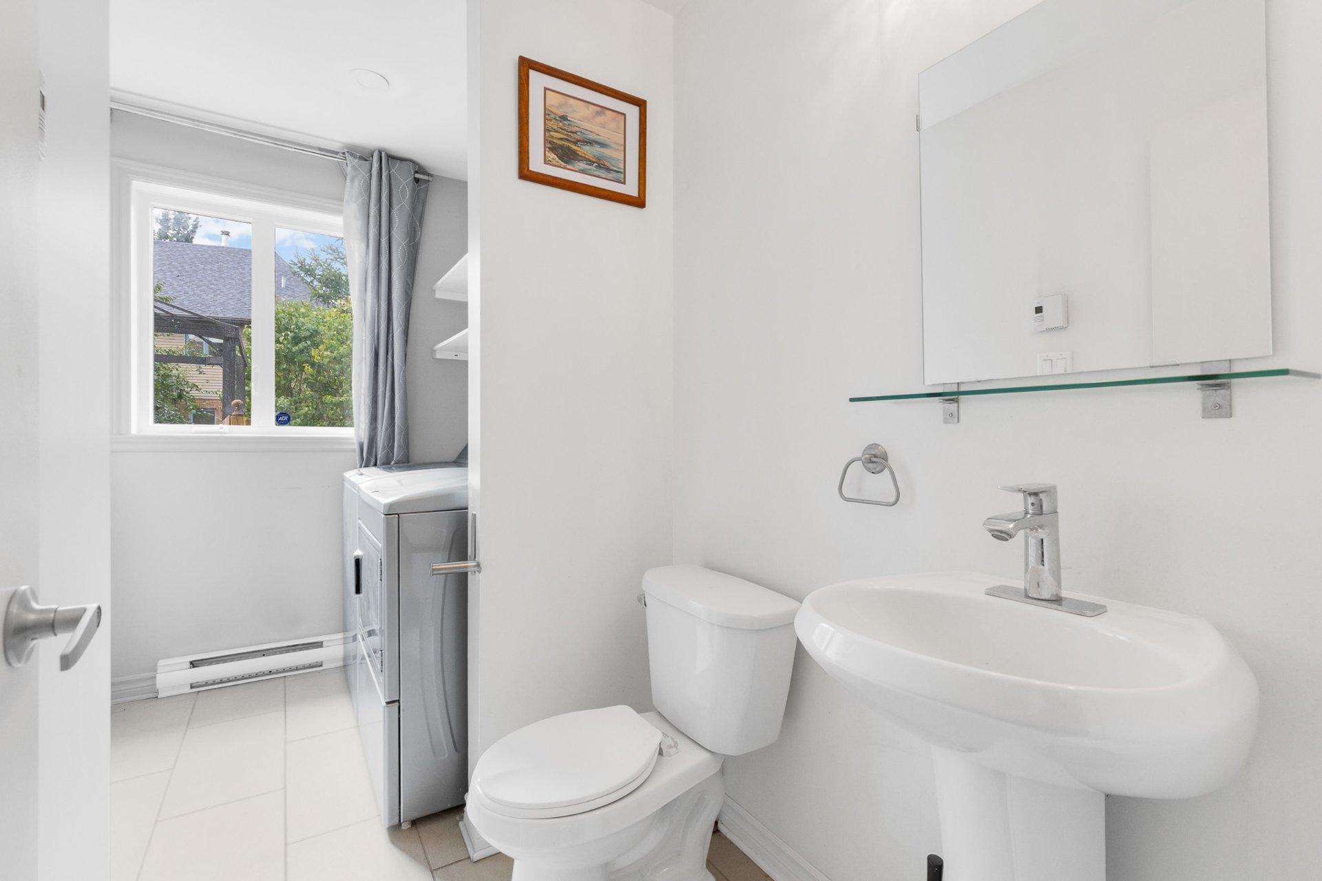 









1025Z


Rue Gameroff

,
Montréal (Lachine),




QC
H8T3R5

