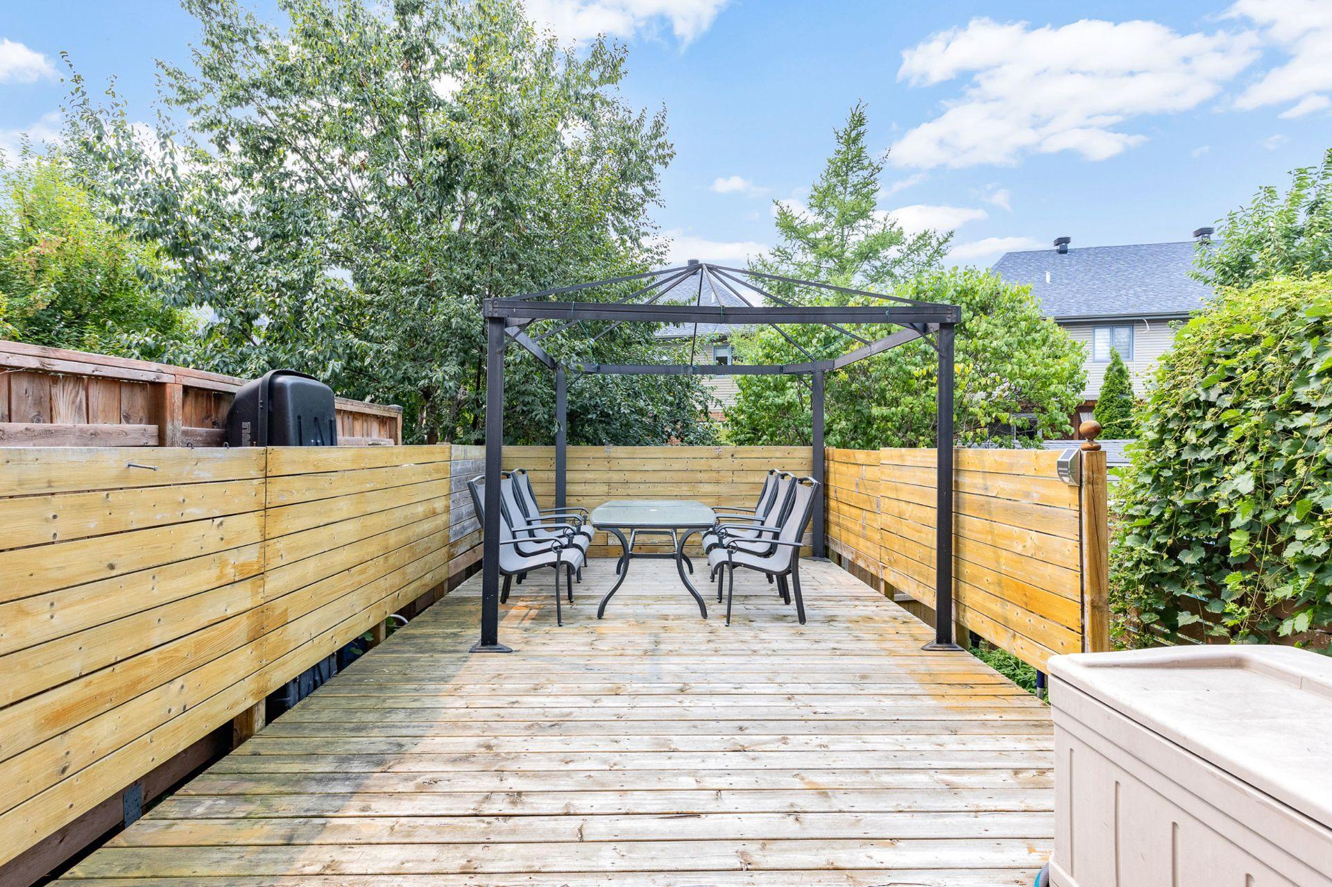 









1025Z


Rue Gameroff

,
Montréal (Lachine),




QC
H8T3R5

