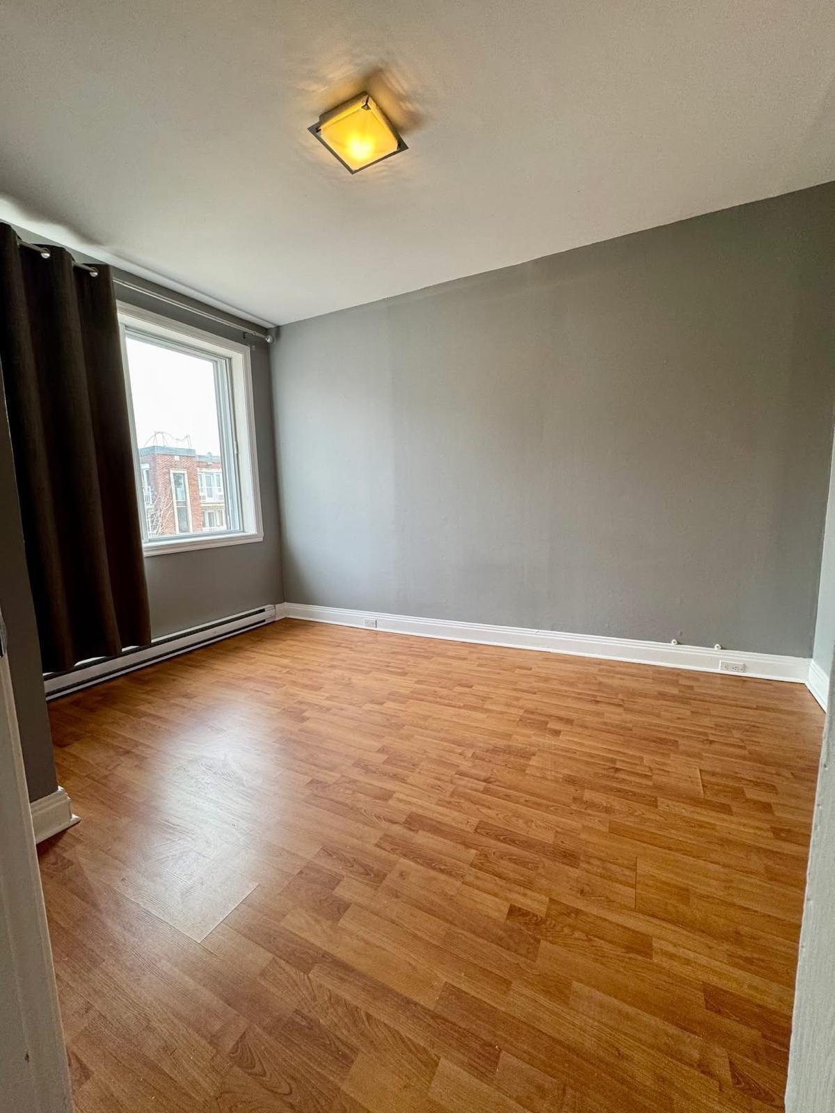 









2644


Rue Hogan

,
Montréal (Ville-Marie),




QC
H2K2T6

