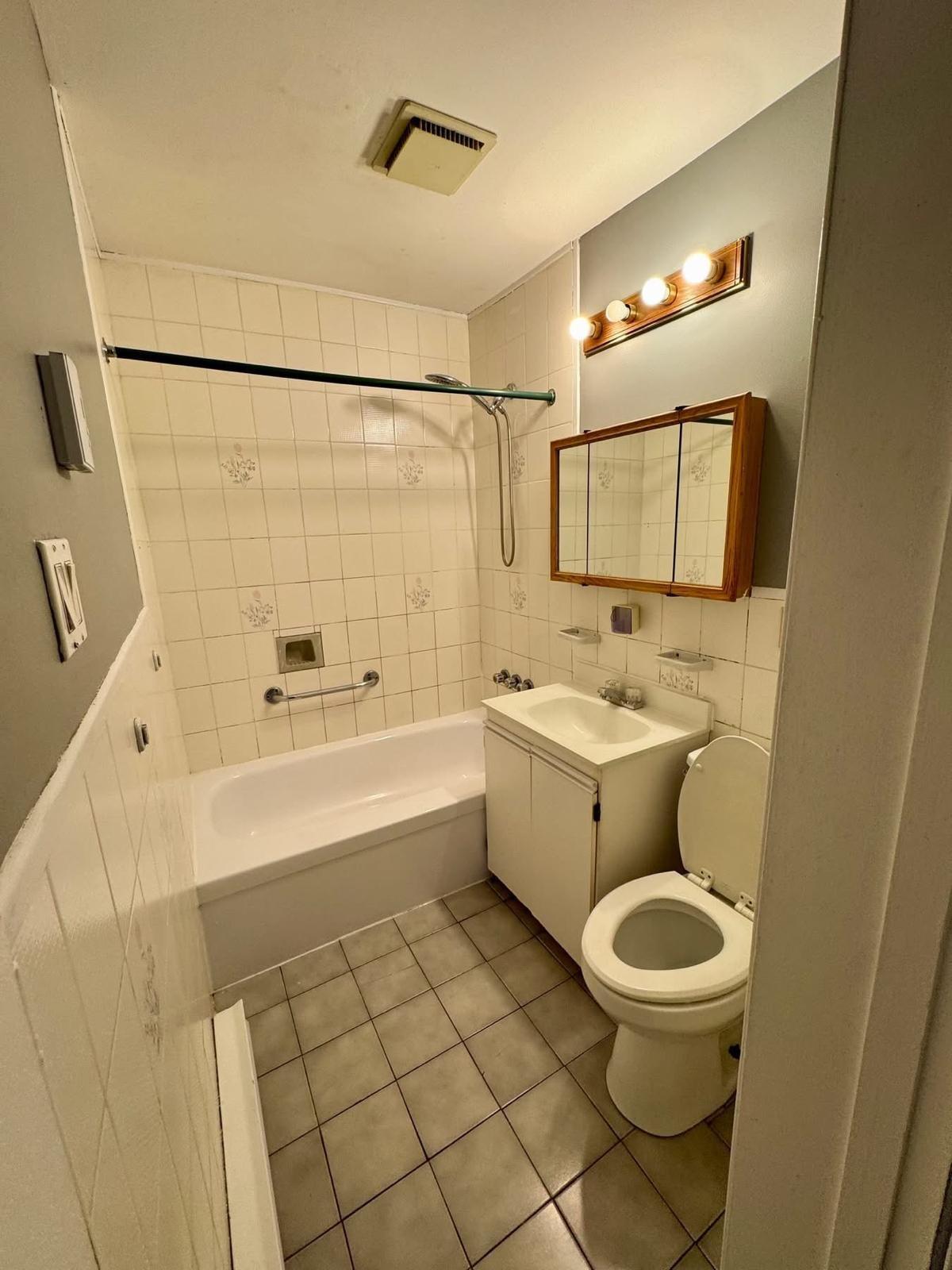 









2644


Rue Hogan

,
Montréal (Ville-Marie),




QC
H2K2T6

